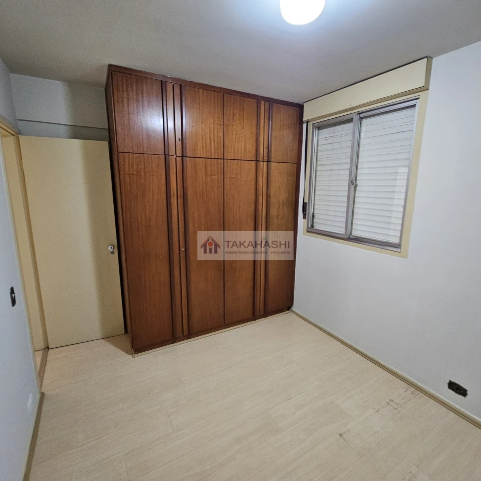 Apartamento  para alugar - 02 quartos, armários e garagem
