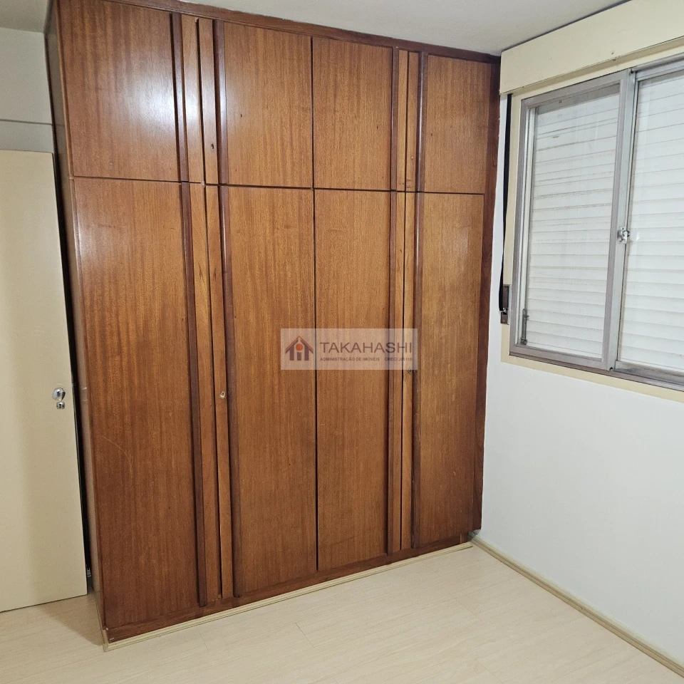 Apartamento  para alugar - 02 quartos, armários e garagem