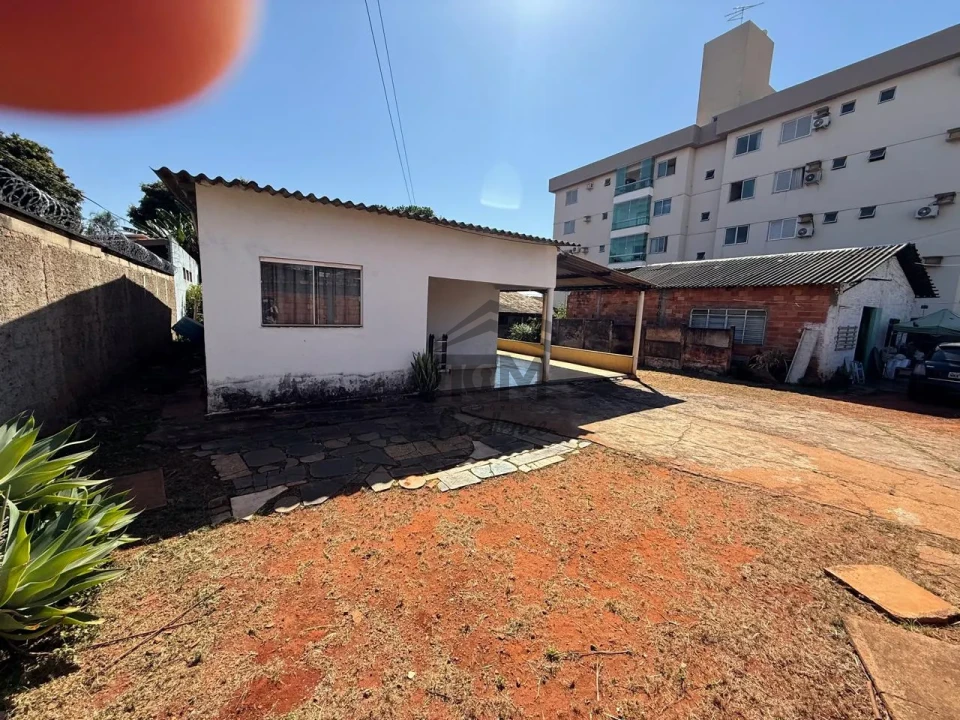 Imagens do imóveis 2 lotes com 1.000 metros e  3 casas no setor sudoeste