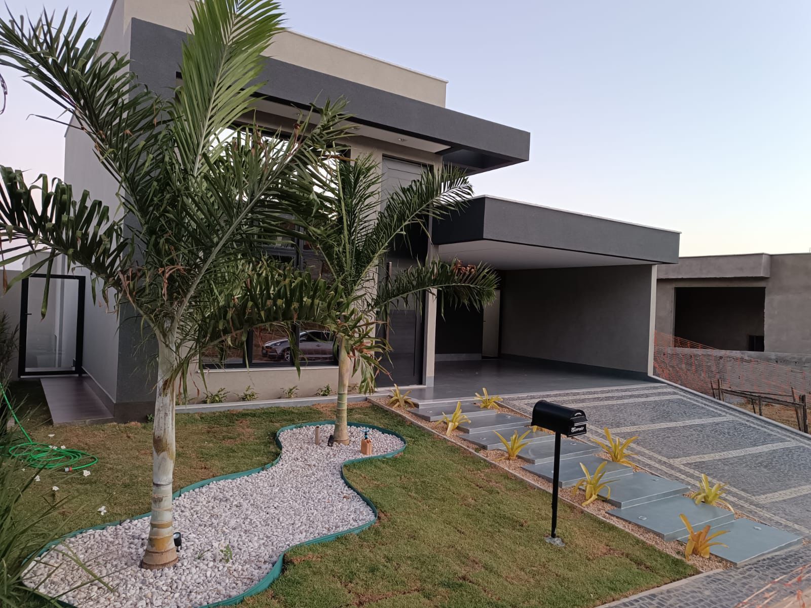 Vendo  Casa Sub Térrea - Jardins Nápoles