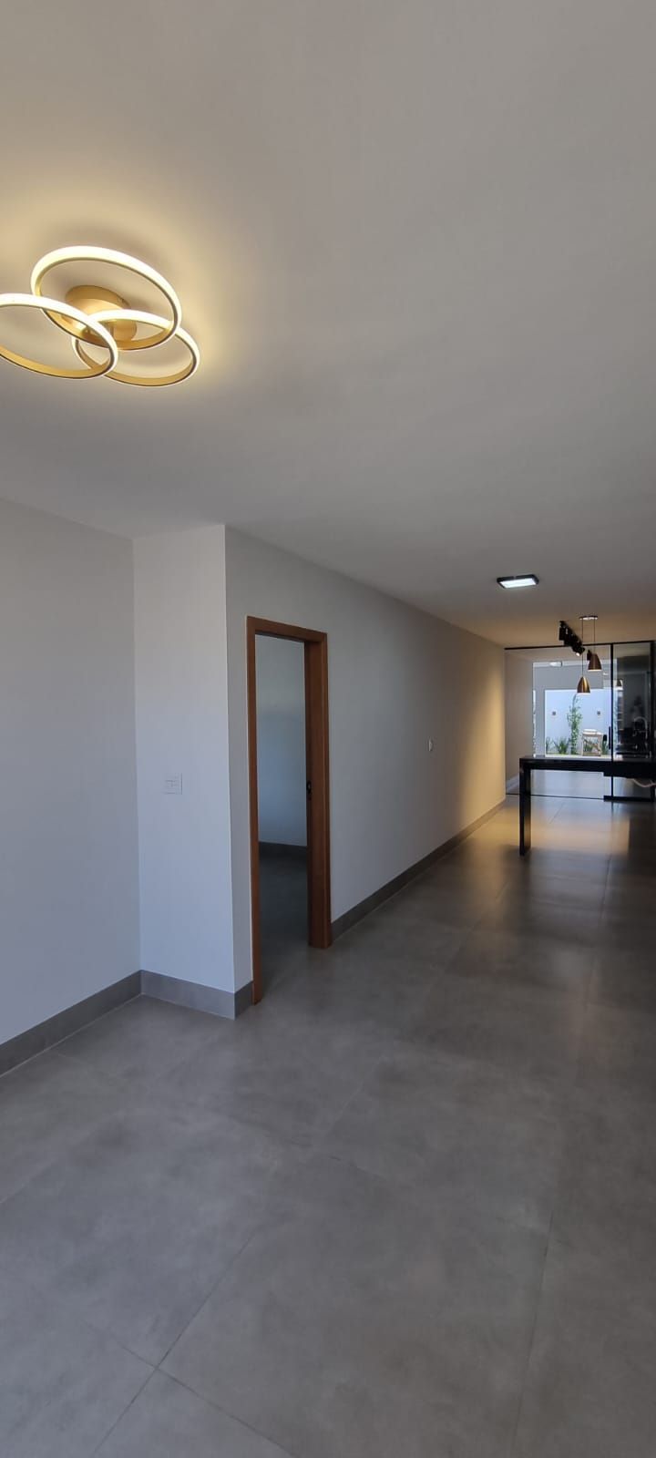Casa no Setor Jardim Helvécia, 2 quadras da avenida Rio verde, 5 min do Buriti Shopping.