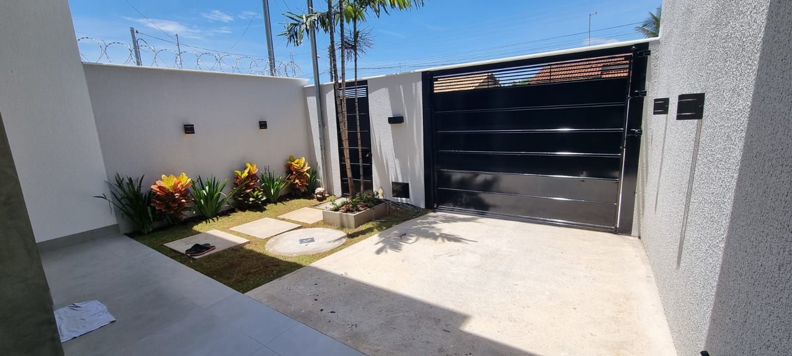 Casa no Setor Jardim Helvécia, 2 quadras da avenida Rio verde, 5 min do Buriti Shopping.