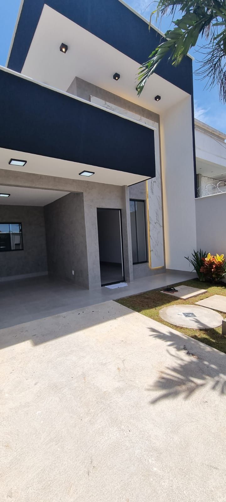 Casa no Setor Jardim Helvécia, 2 quadras da avenida Rio verde, 5 min do Buriti Shopping.