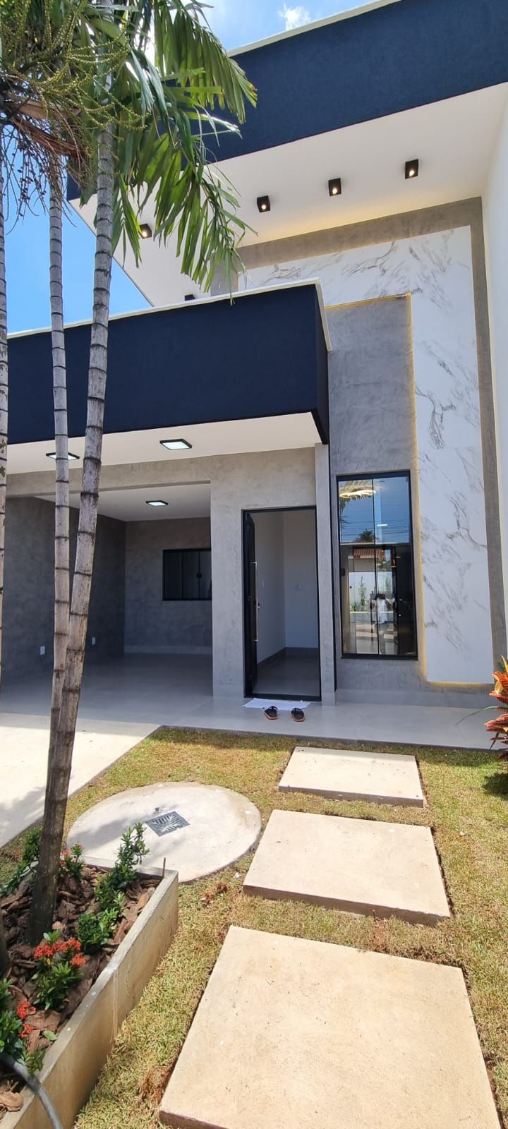 Casa no Setor Jardim Helvécia, 2 quadras da avenida Rio verde, 5 min do Buriti Shopping.