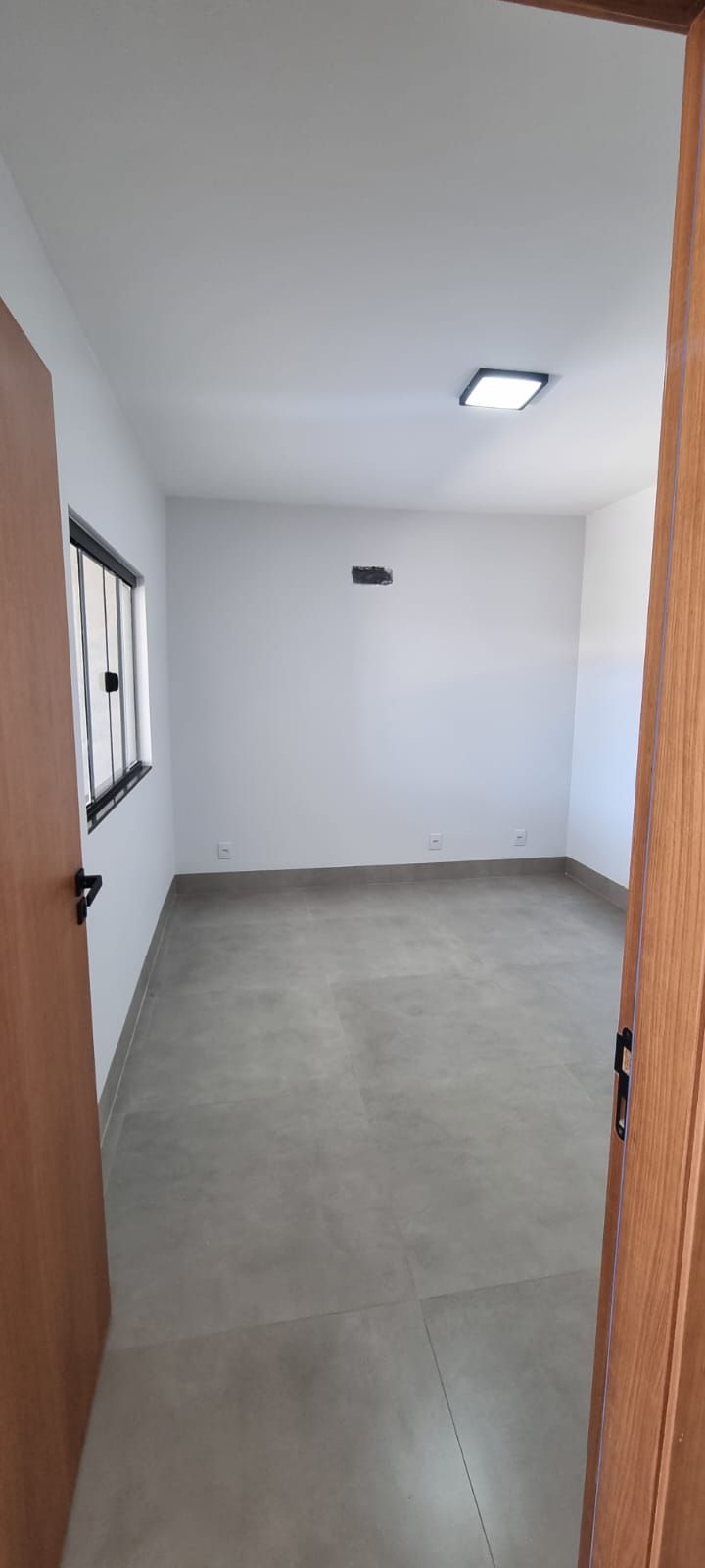 Casa no Setor Jardim Helvécia, 2 quadras da avenida Rio verde, 5 min do Buriti Shopping.