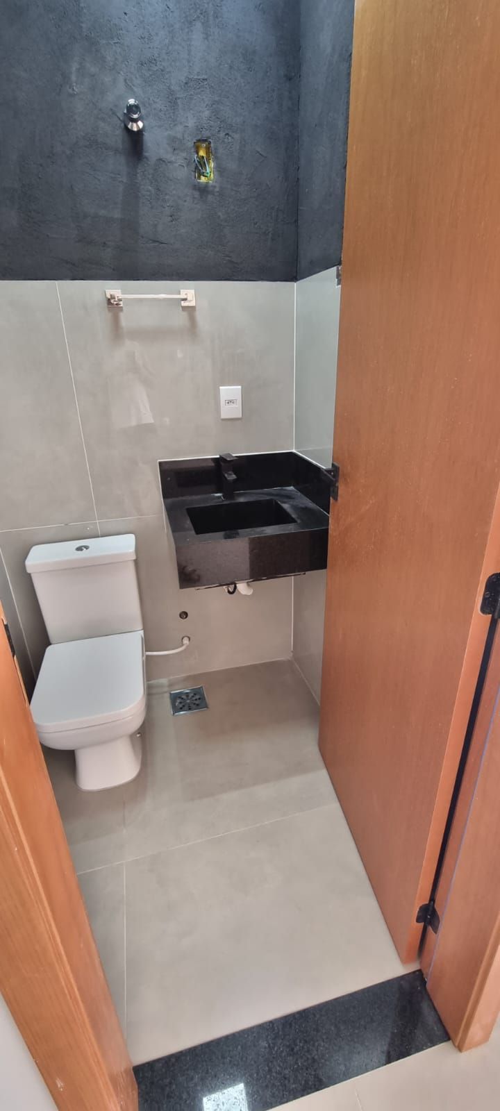 Casa no Setor Jardim Helvécia, 2 quadras da avenida Rio verde, 5 min do Buriti Shopping.