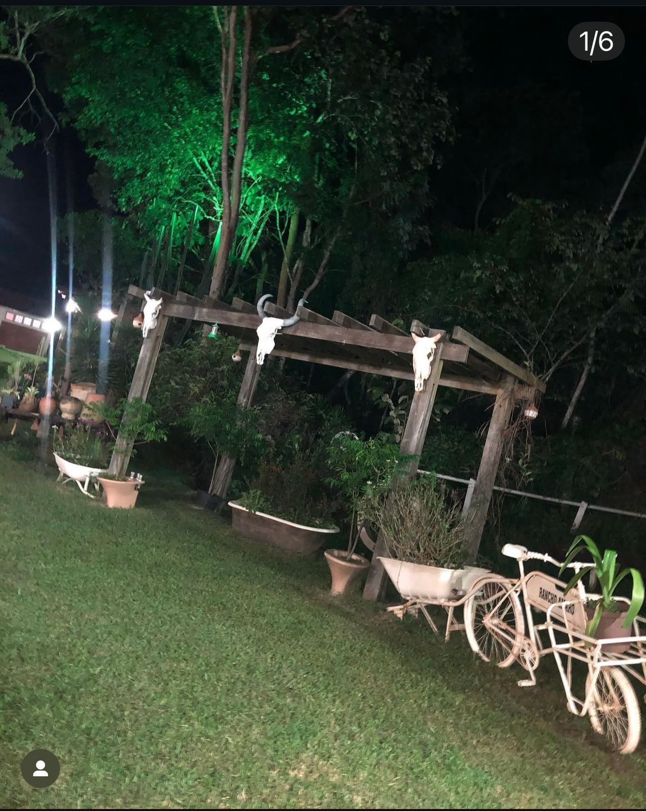 RANCHO a venda, porteira fechada.