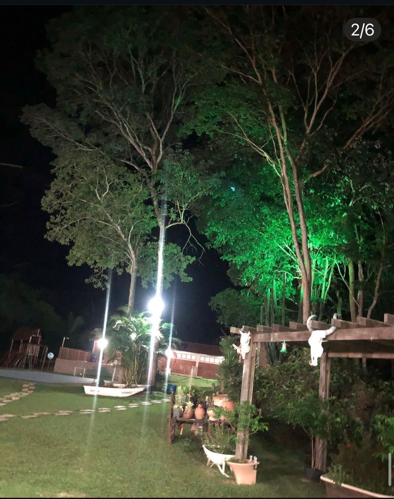 RANCHO a venda, porteira fechada.