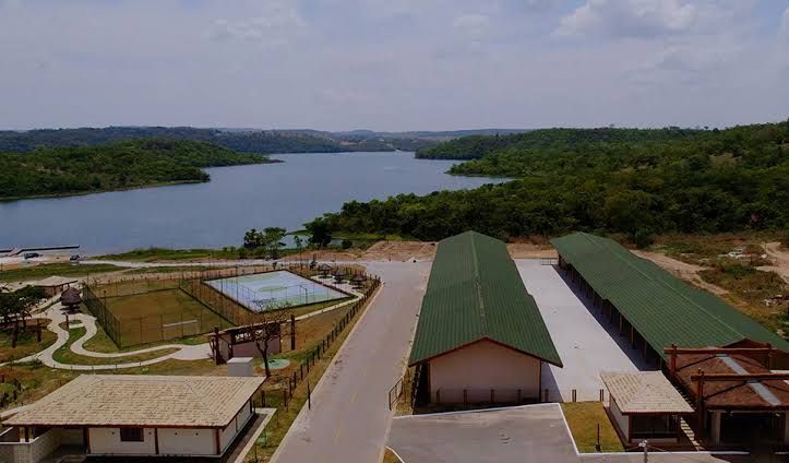 À venda, o melhor lote no condomínio Escarpas no Lago Corumbá 4