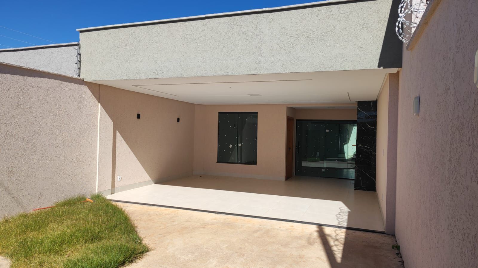 Casa 3 quartos sendo 1 suíte