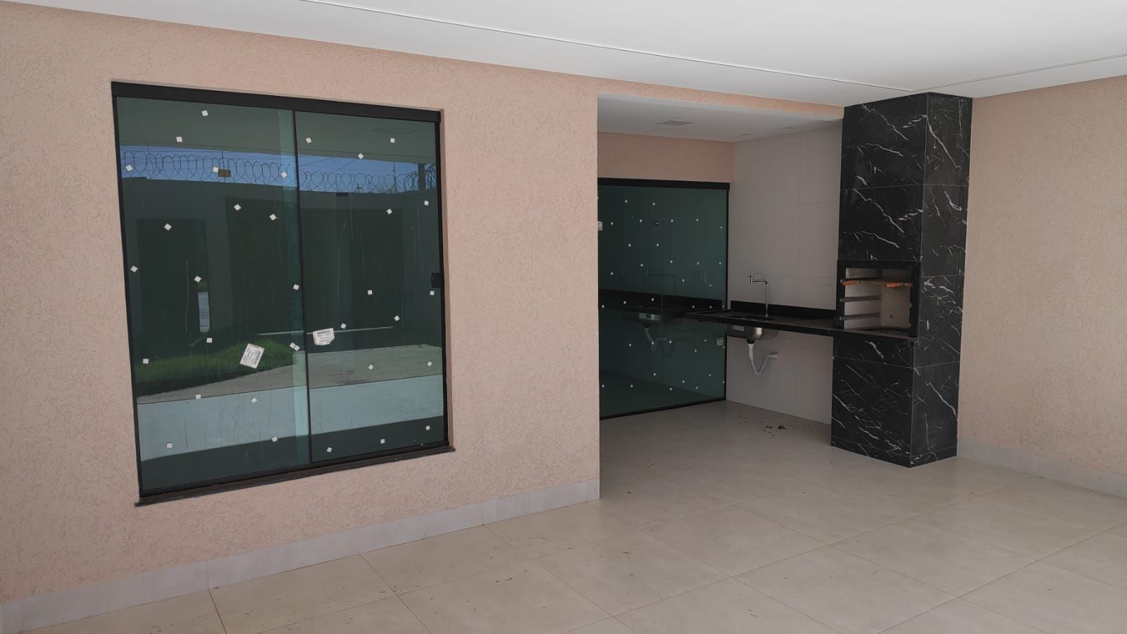 Casa 3 quartos sendo 1 suíte
