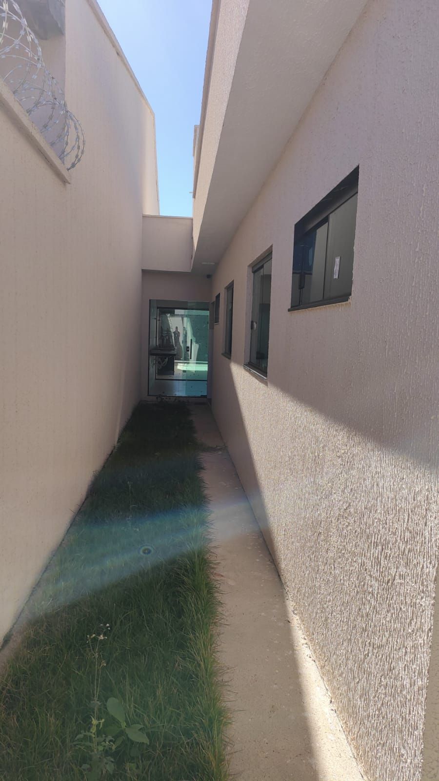 Casa 3 quartos sendo 1 suíte