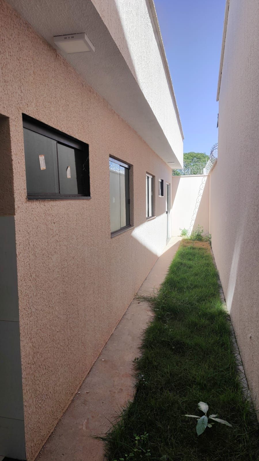 Casa 3 quartos sendo 1 suíte