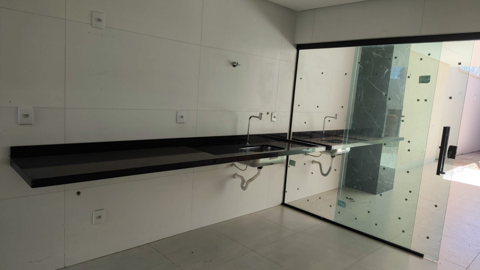 Casa 3 quartos sendo 1 suíte