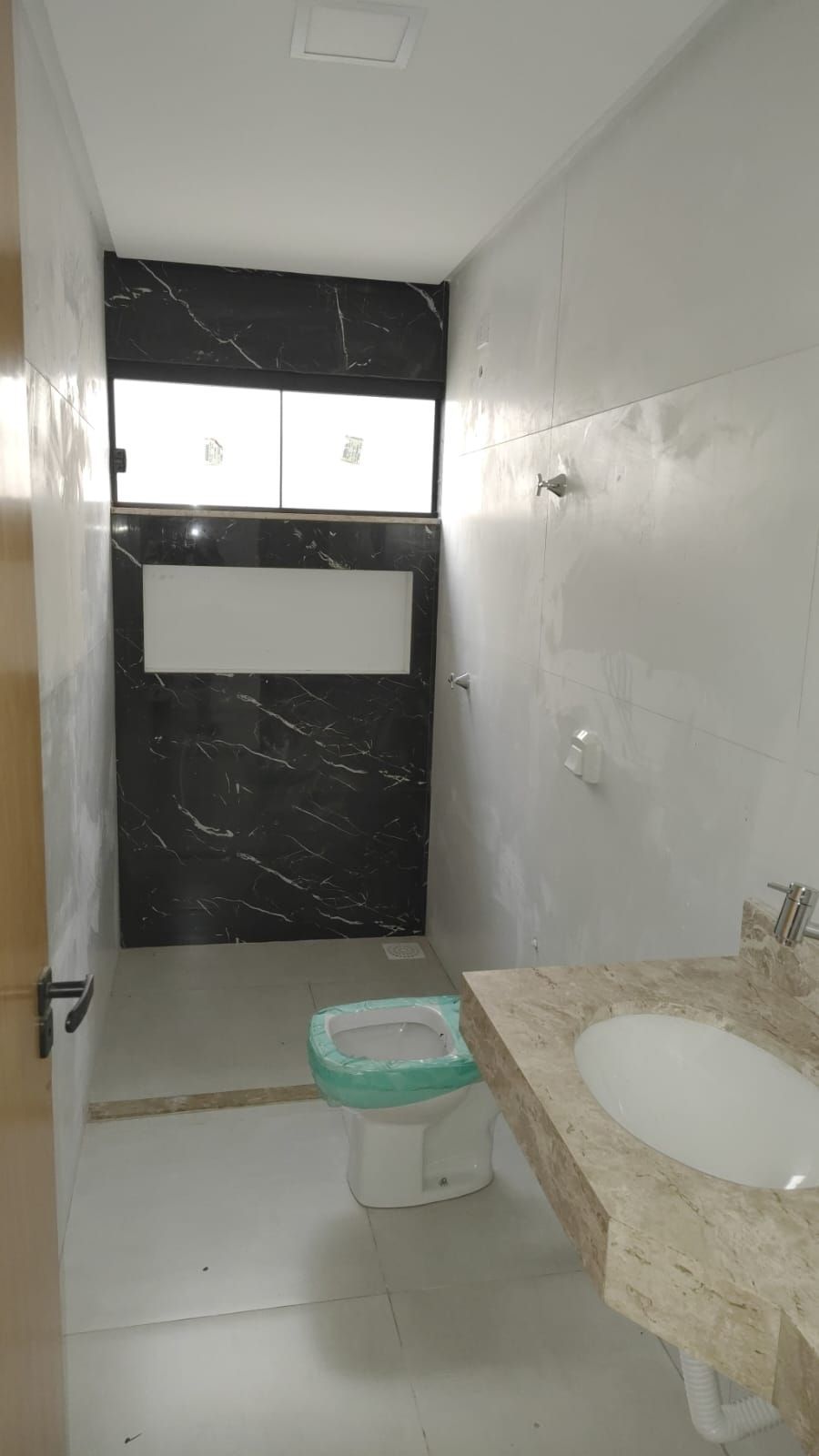 Casa 3 quartos sendo 1 suíte