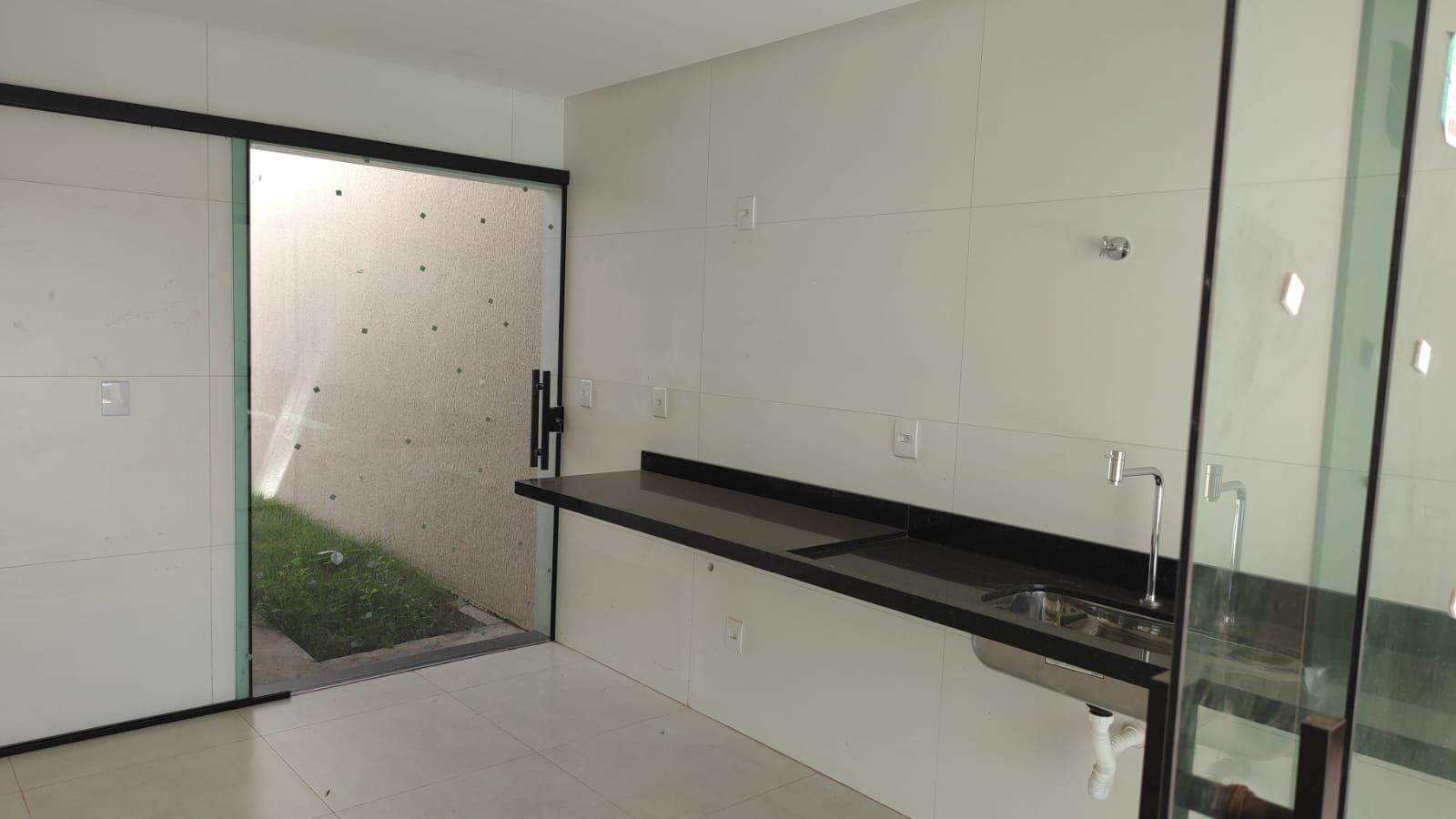 Casa 3 quartos sendo 1 suíte