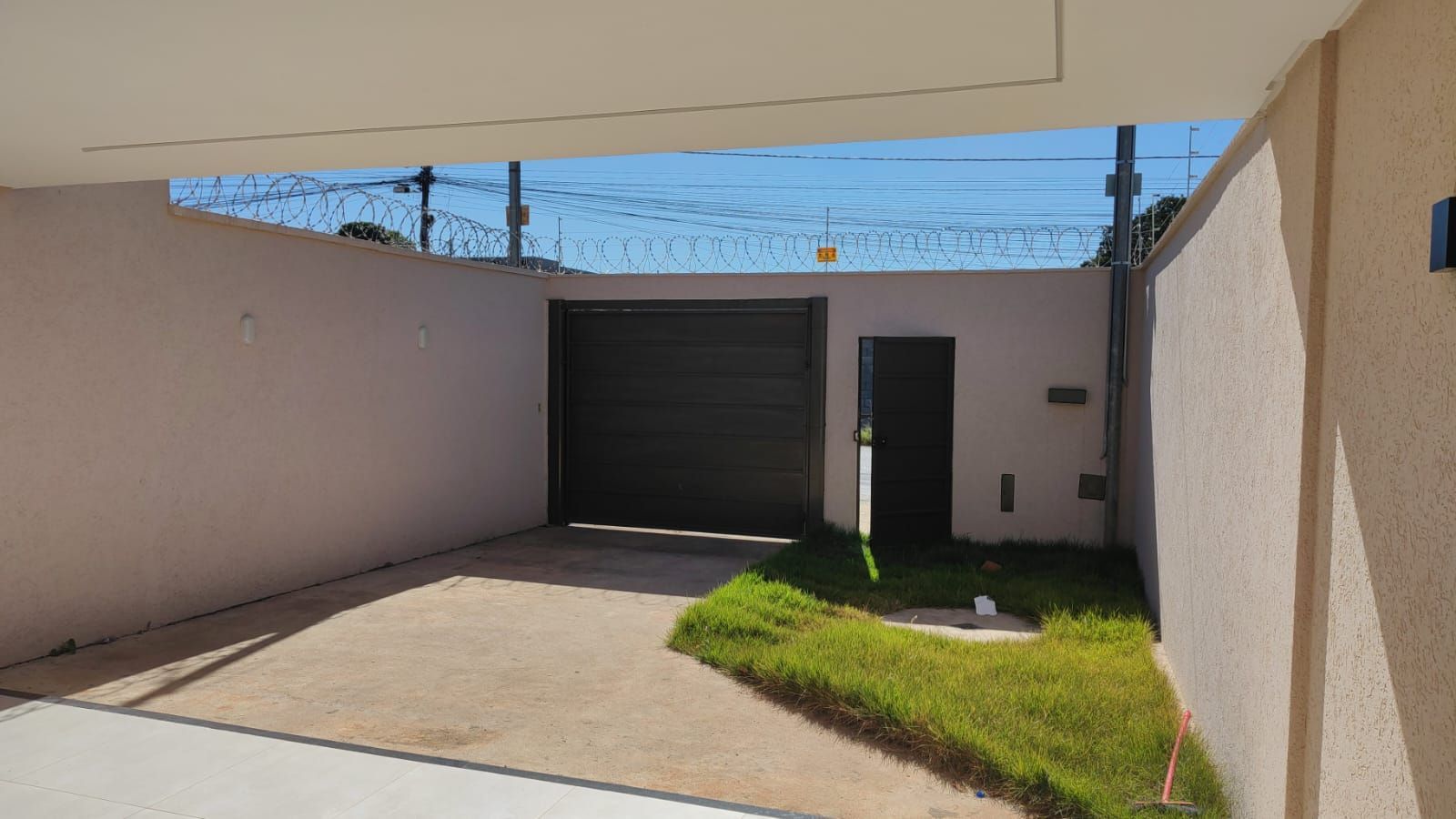 Casa 3 quartos sendo 1 suíte