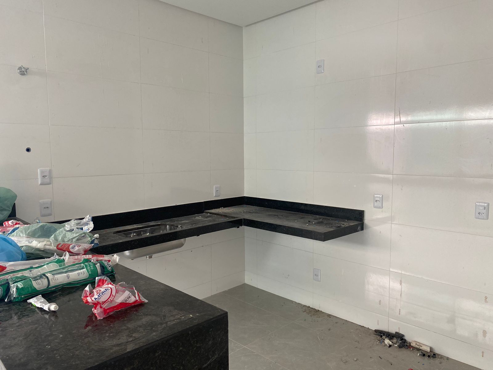 Casa 3 quartos sendo 1 suíte