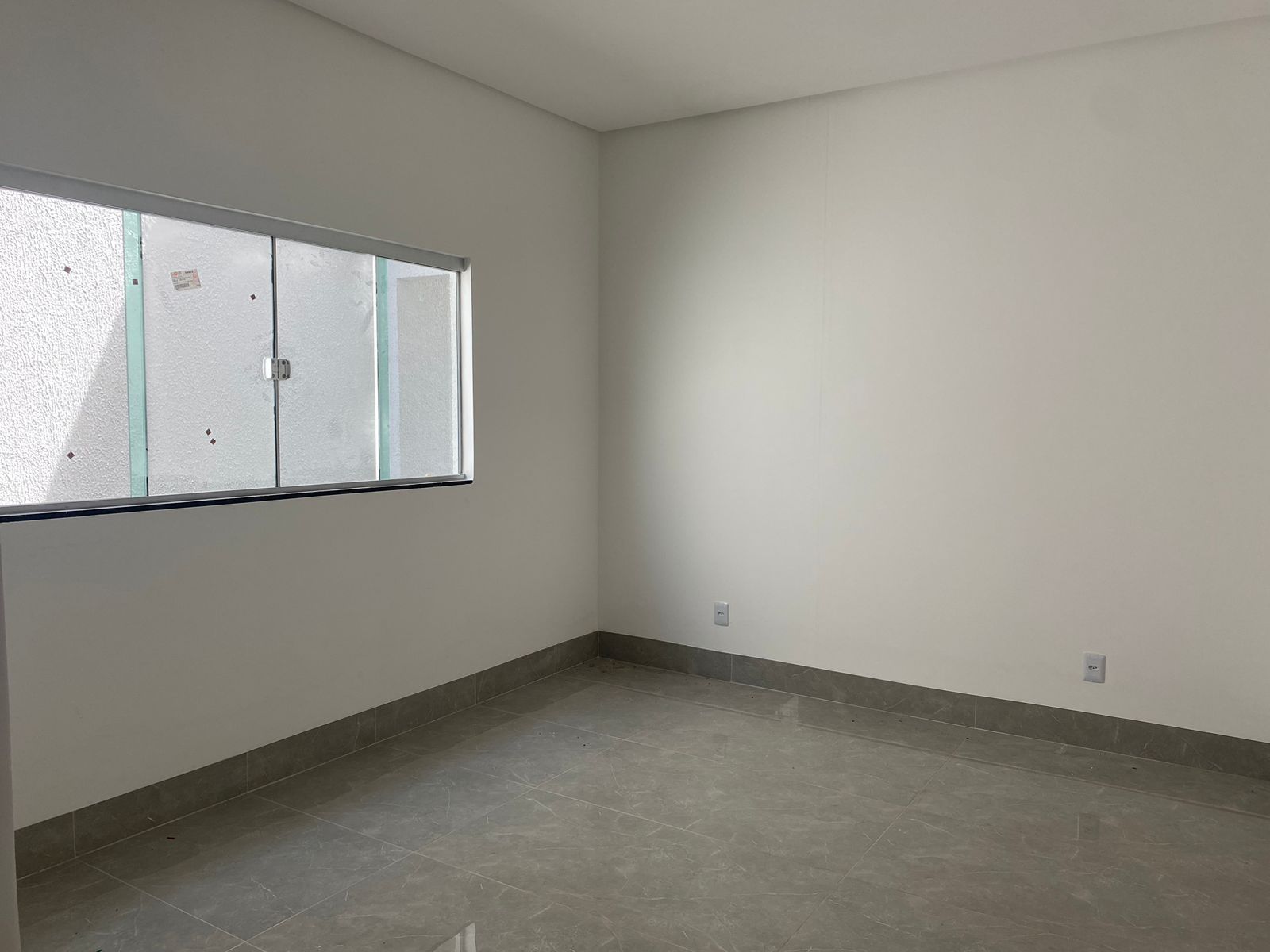 Casa 3 quartos sendo 1 suíte