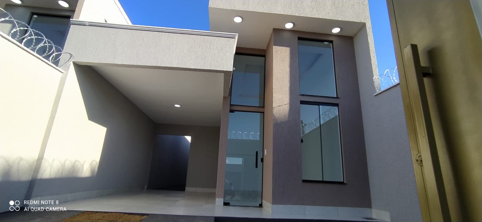 Casa 3 quartos sendo 1 suíte