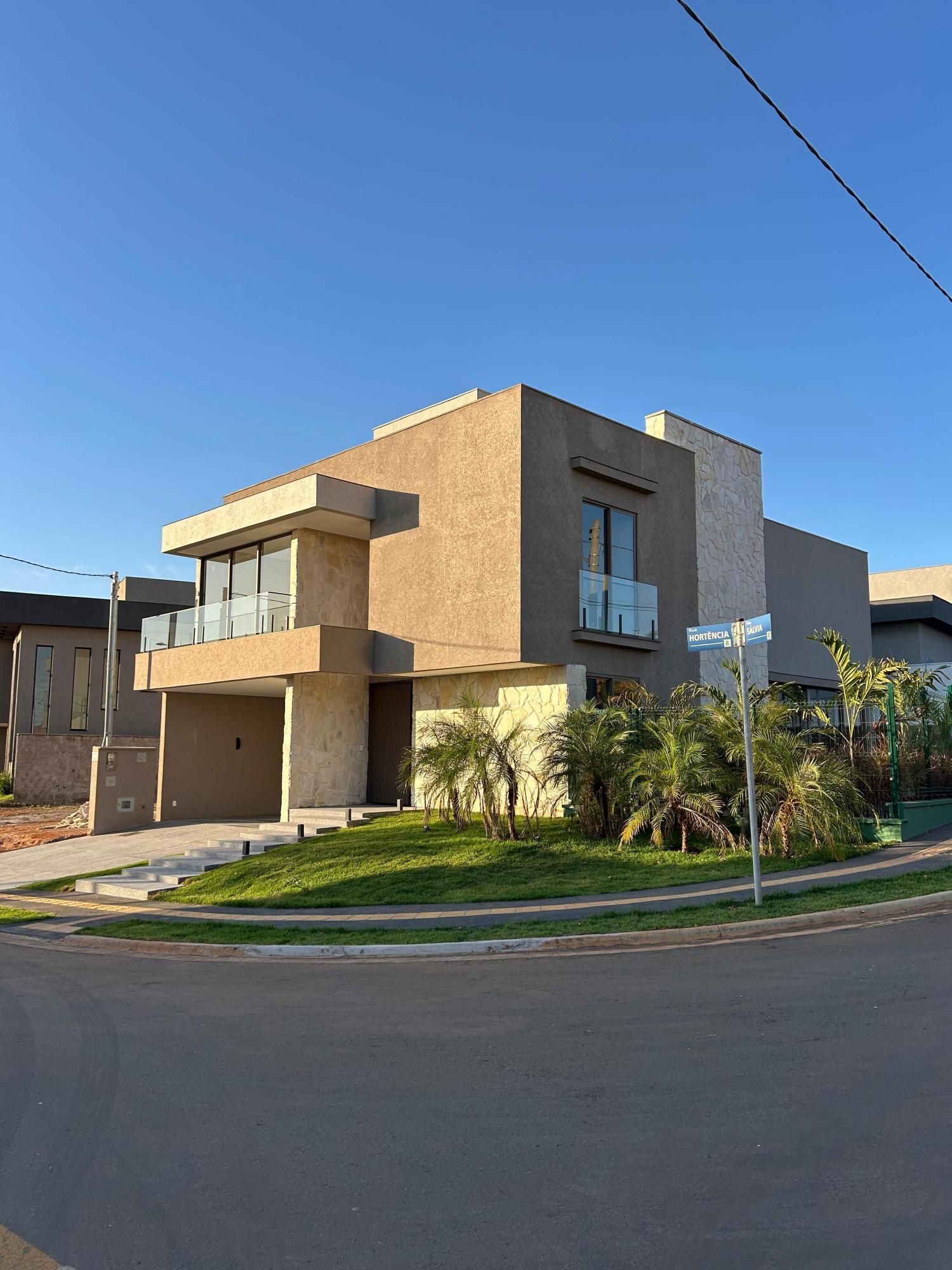 Sobrado luxuoso no Jardins Capri