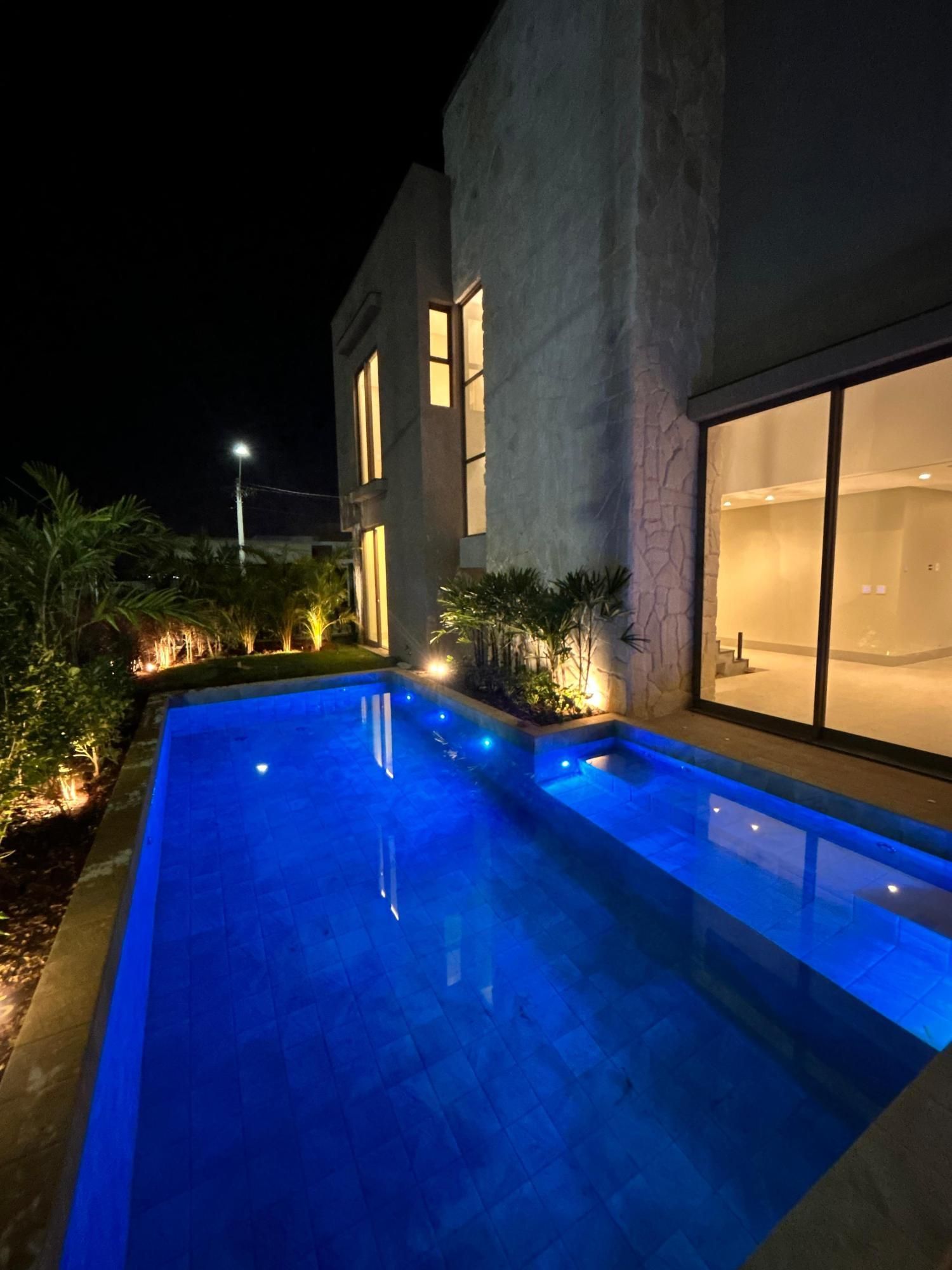 Sobrado luxuoso no Jardins Capri