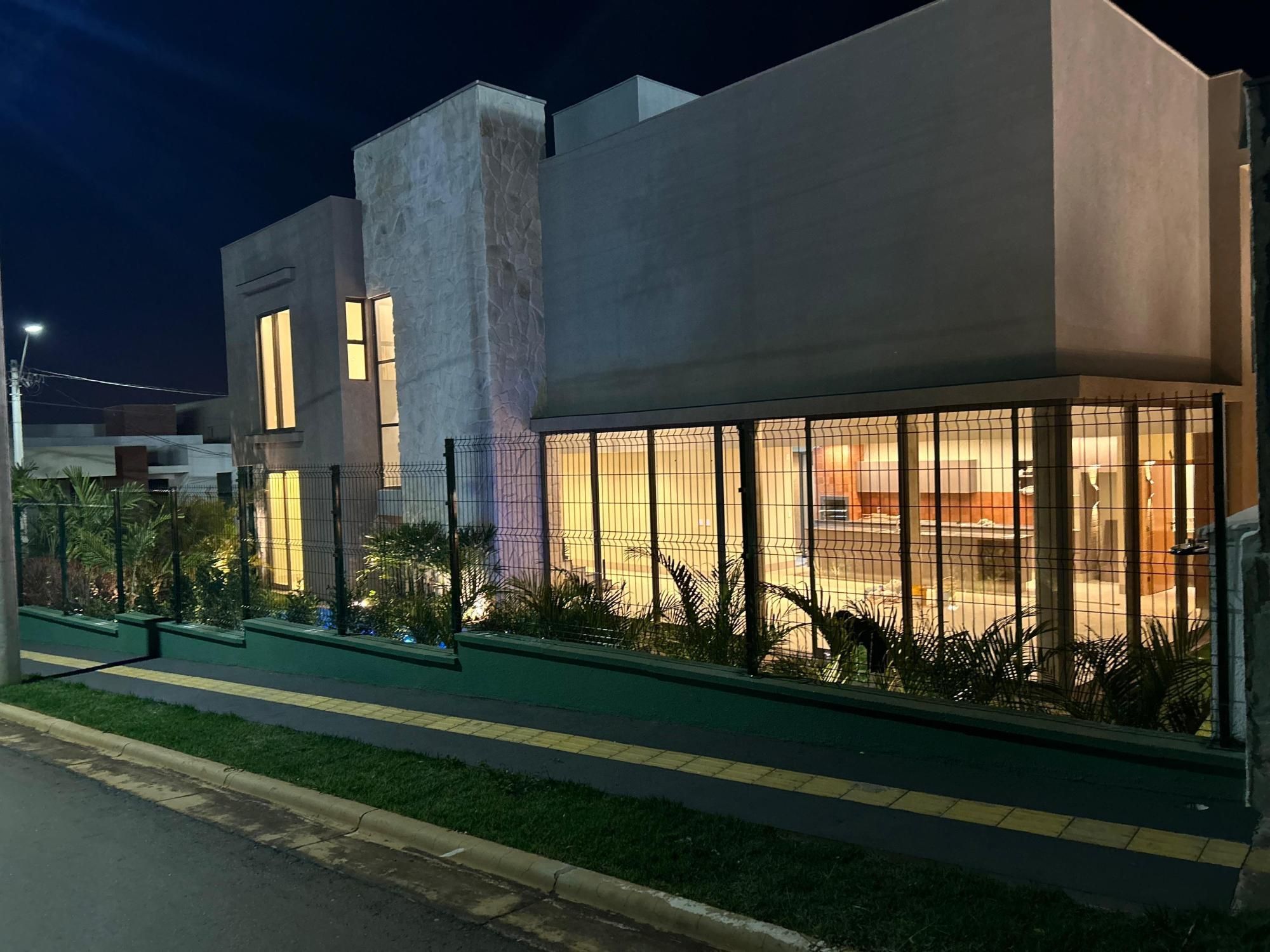 Sobrado luxuoso no Jardins Capri
