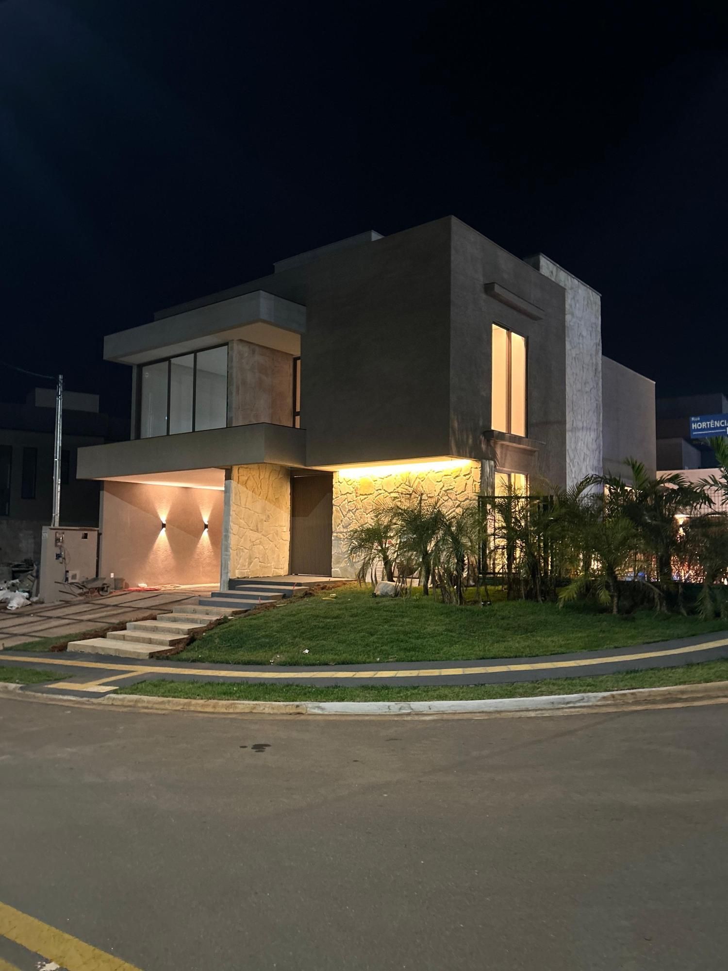 Sobrado luxuoso no Jardins Capri