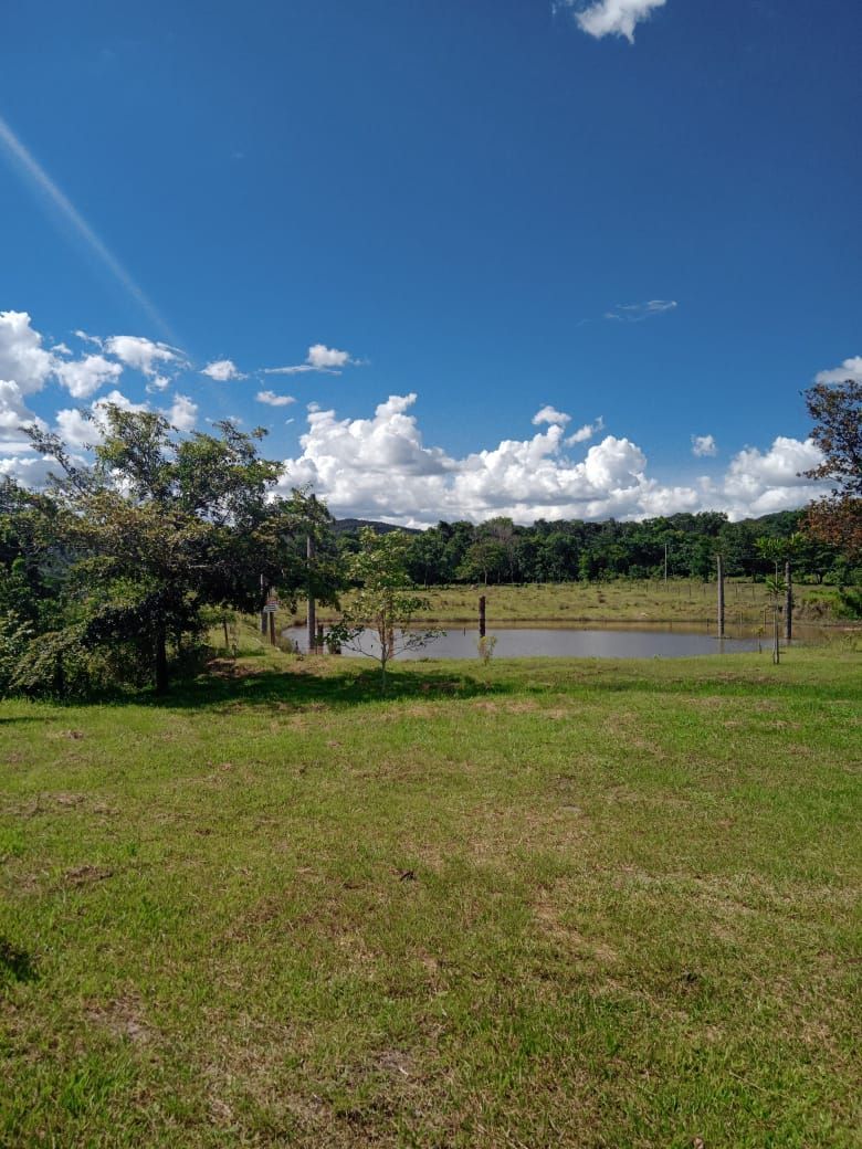 CASA DE CAMPO EM PIRENÓPOLIS, A 15 MIN DO CENTRO DA CIDADE POR 550MIL