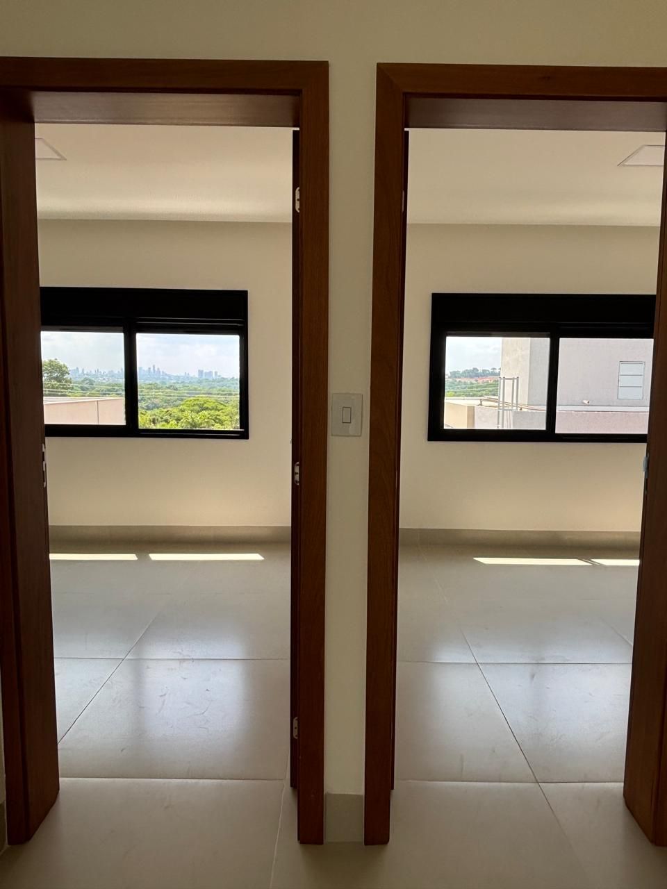 SOBRADO 3 SUÍTES LOCALIZADO NO JARDINS CAPRI