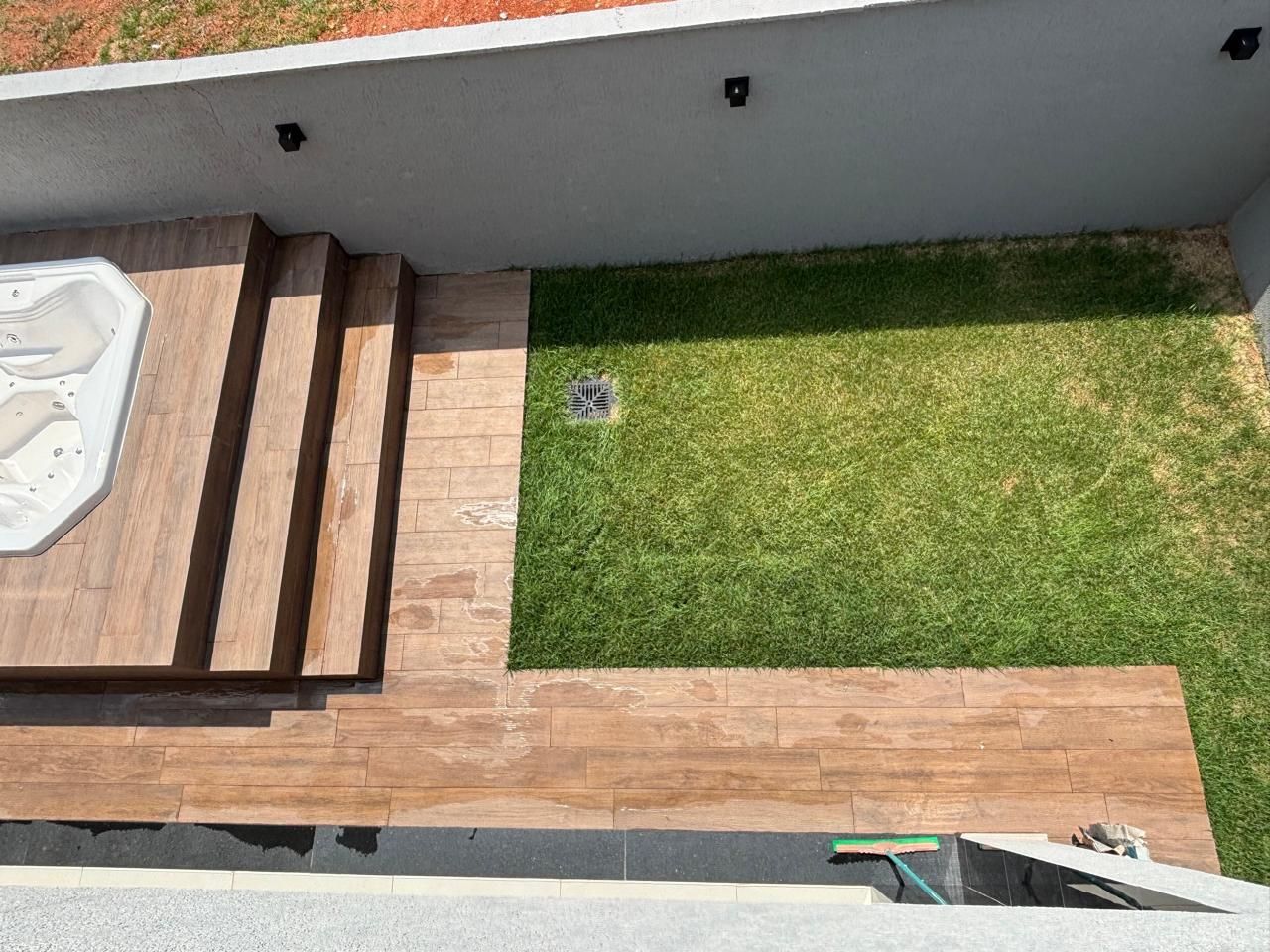 SOBRADO 3 SUÍTES LOCALIZADO NO JARDINS CAPRI