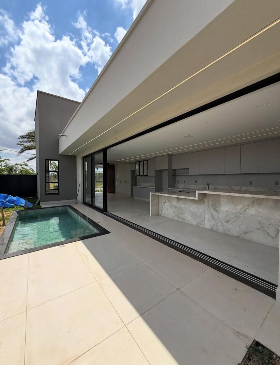 Casa 3q 3 suites condominio Sevilha