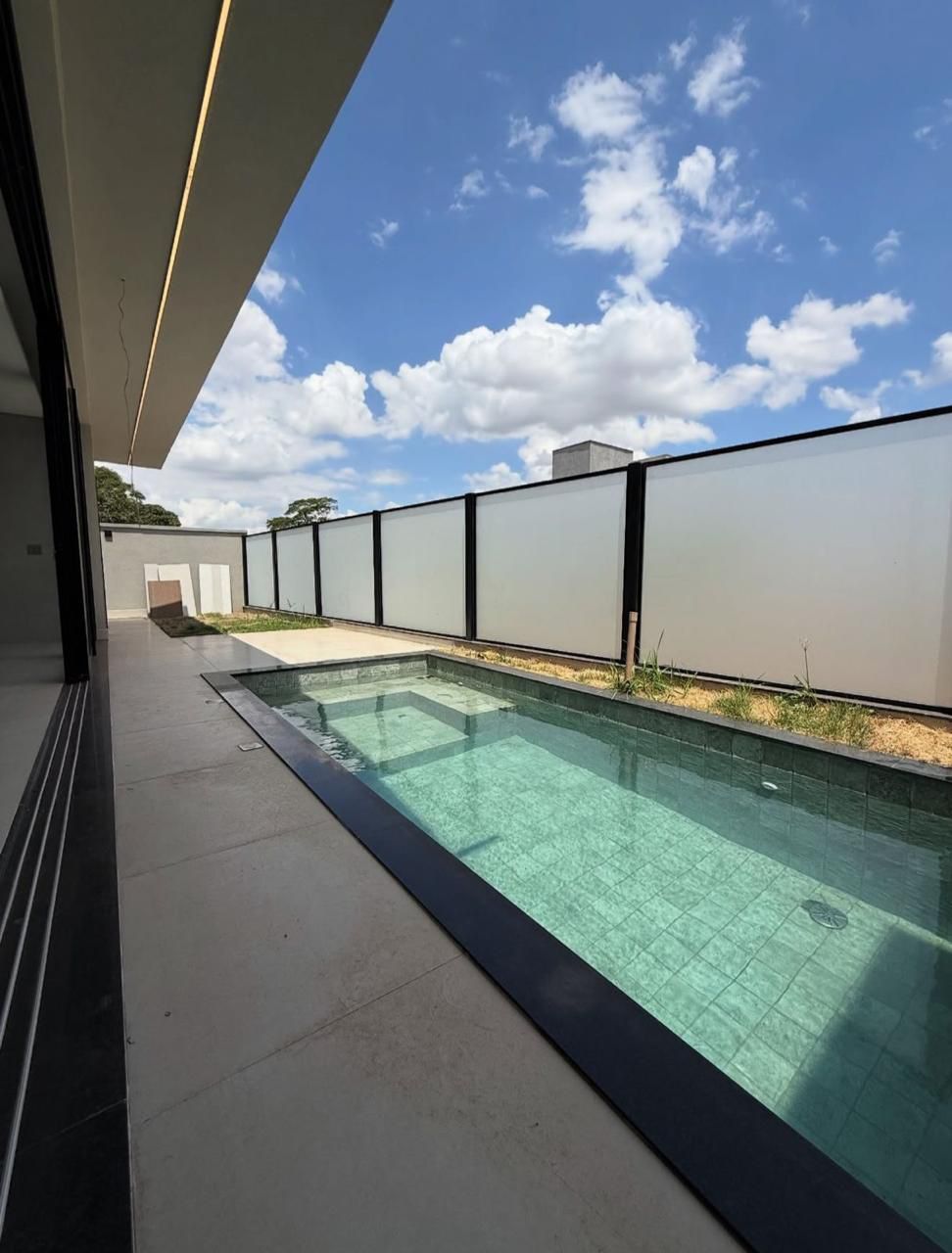 Casa 3q 3 suites condominio Sevilha