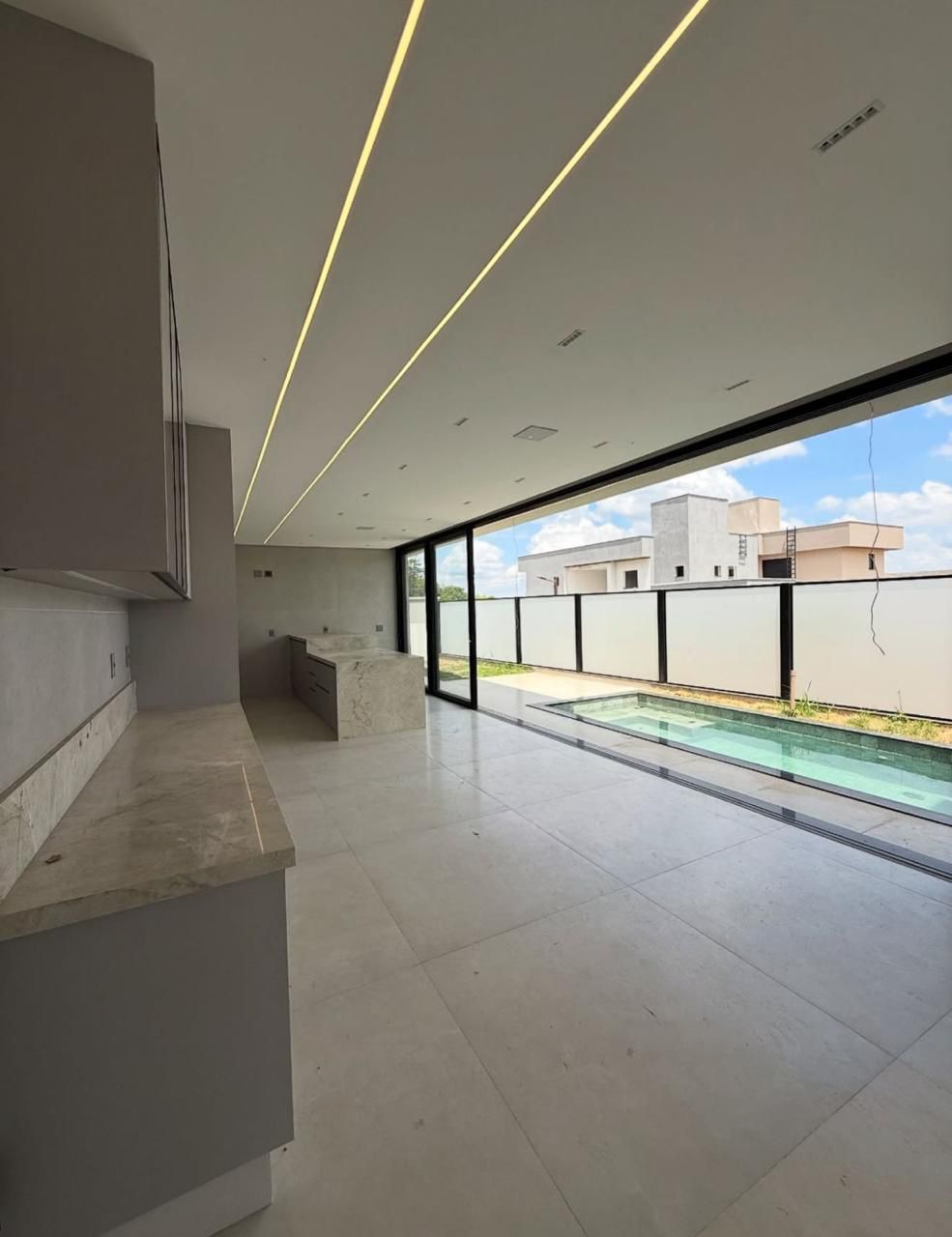 Casa 3q 3 suites condominio Sevilha