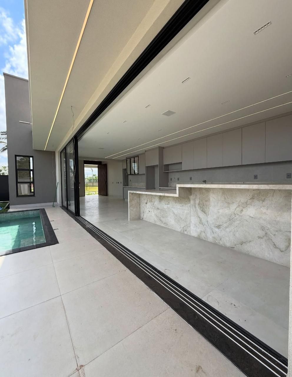 Casa 3q 3 suites condominio Sevilha