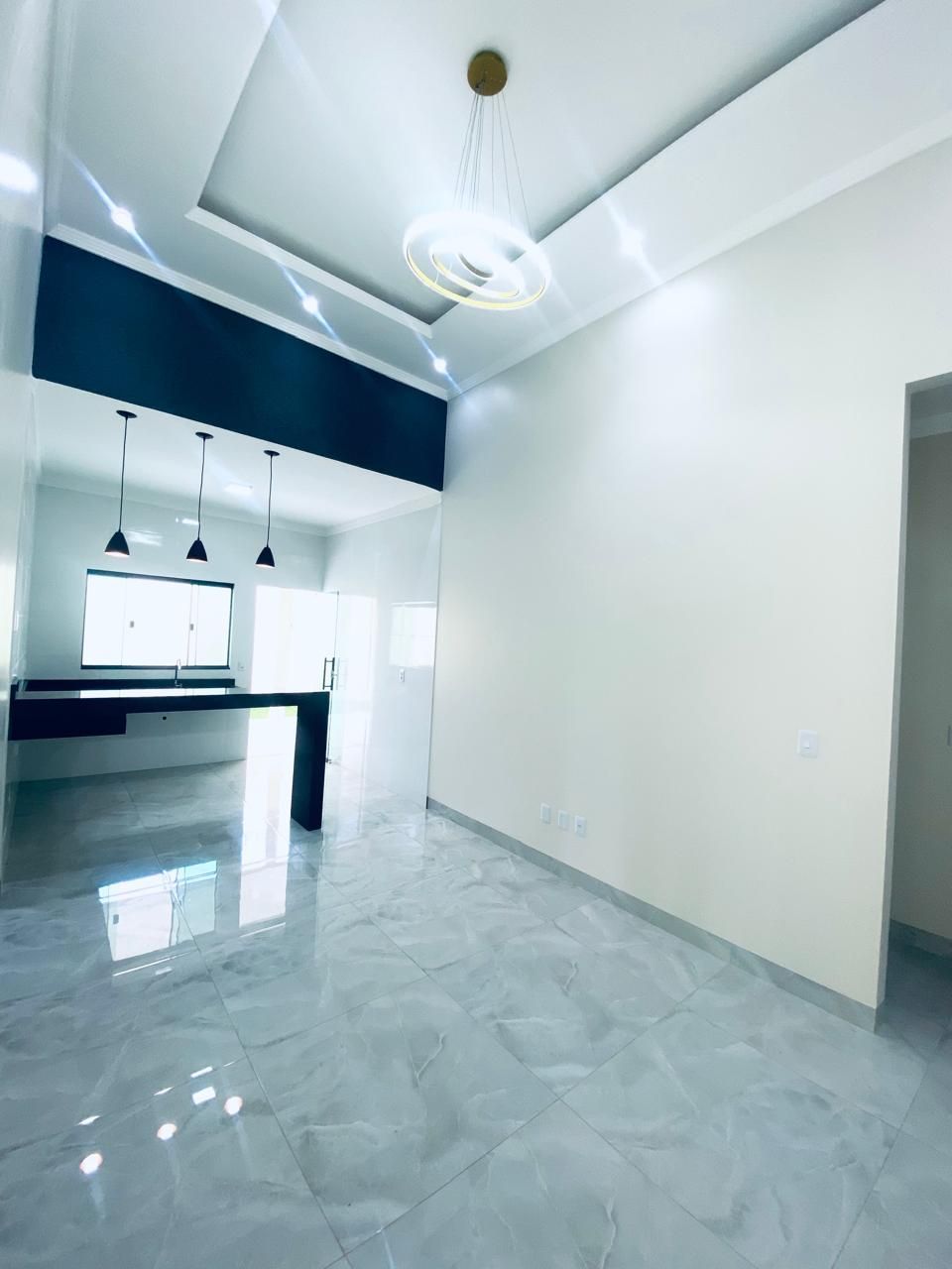 CASA Á VENDA DE 3 QUARTOS SENDO 1 SUÍTE- SENADOR CANEDO