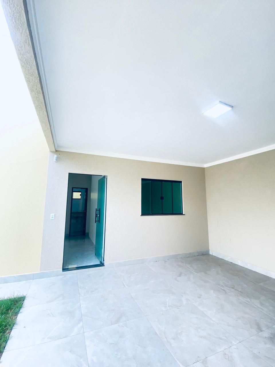 CASA Á VENDA DE 3 QUARTOS SENDO 1 SUÍTE- SENADOR CANEDO