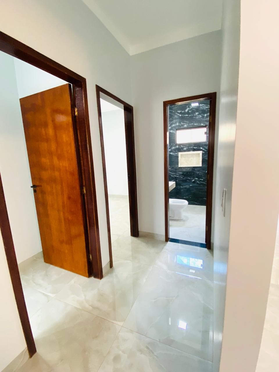 CASA 2 QUARTOS SENDO 1 SUÍTE- SENADOR CANEDO