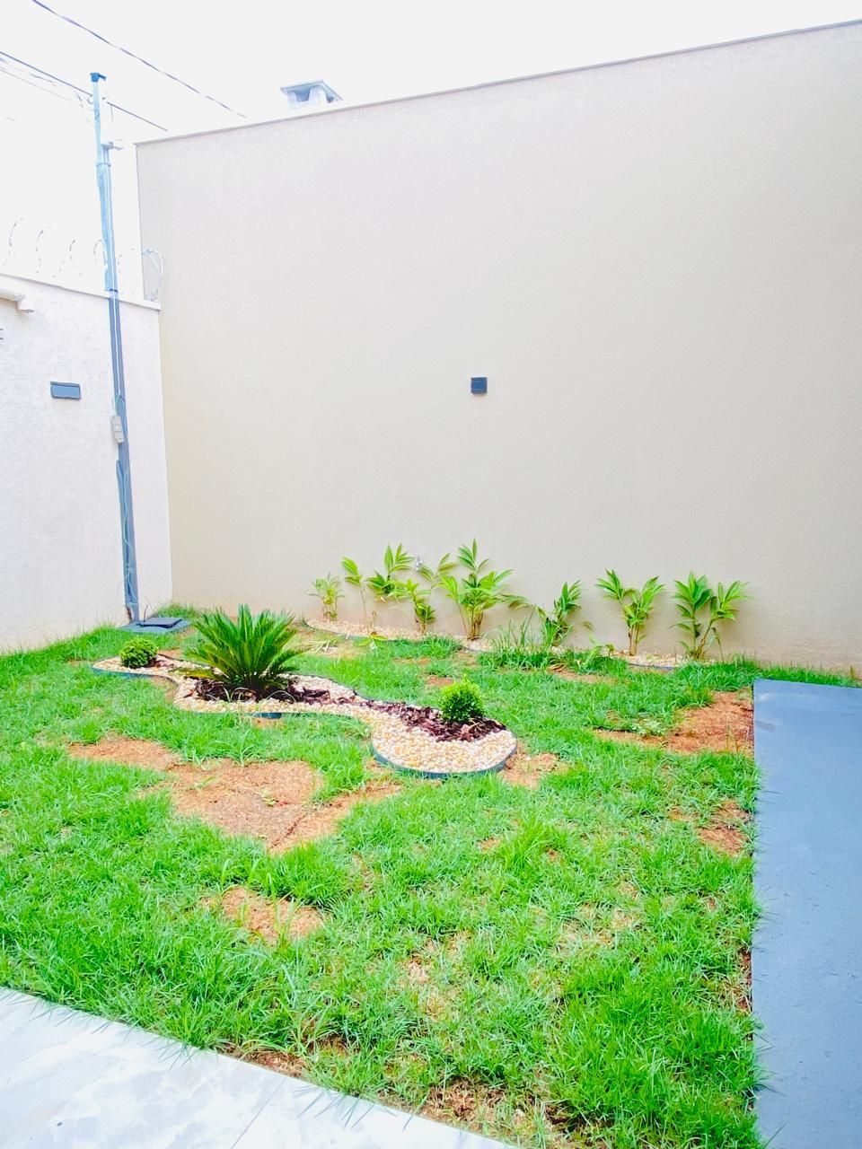 CASA 2 QUARTOS SENDO 1 SUÍTE- SENADOR CANEDO