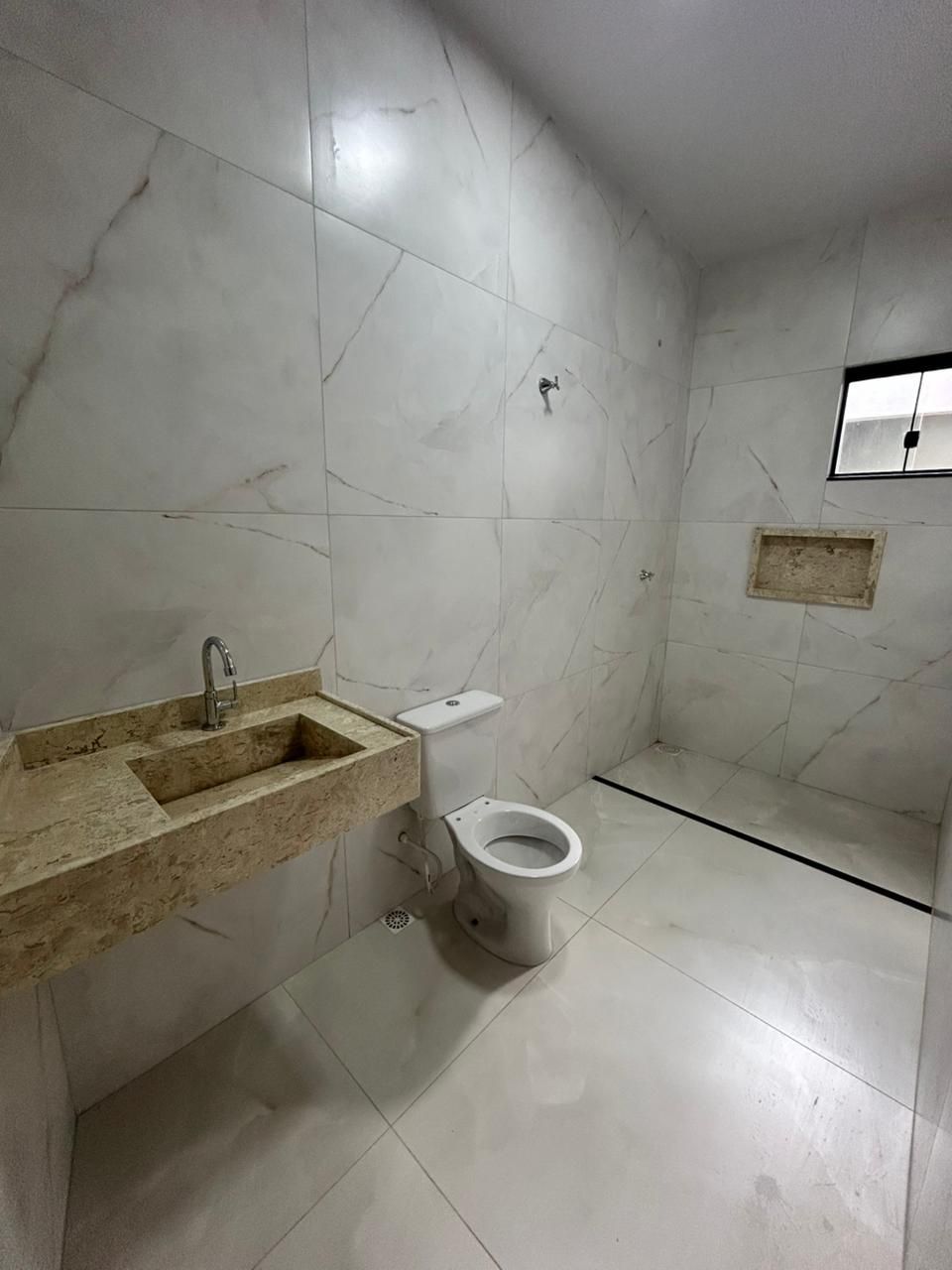 Linda casa 2 quartos no Residencial Itapuã
