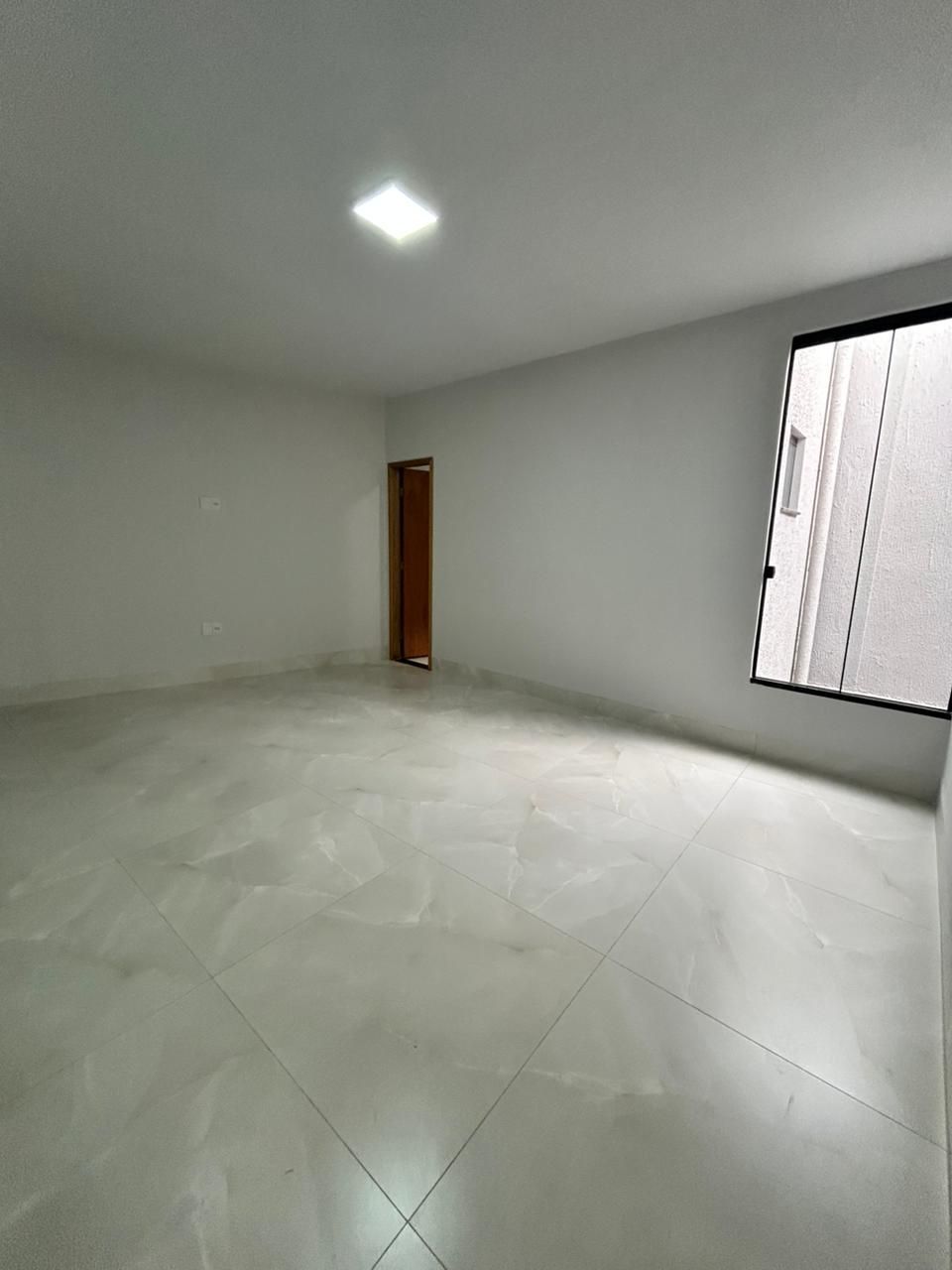 Linda casa 2 quartos no Residencial Itapuã
