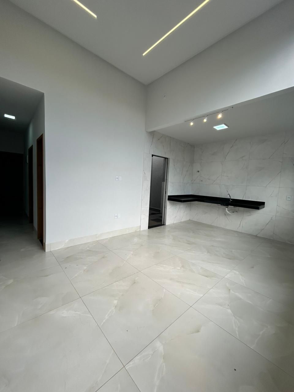 Linda casa 2 quartos no Residencial Itapuã