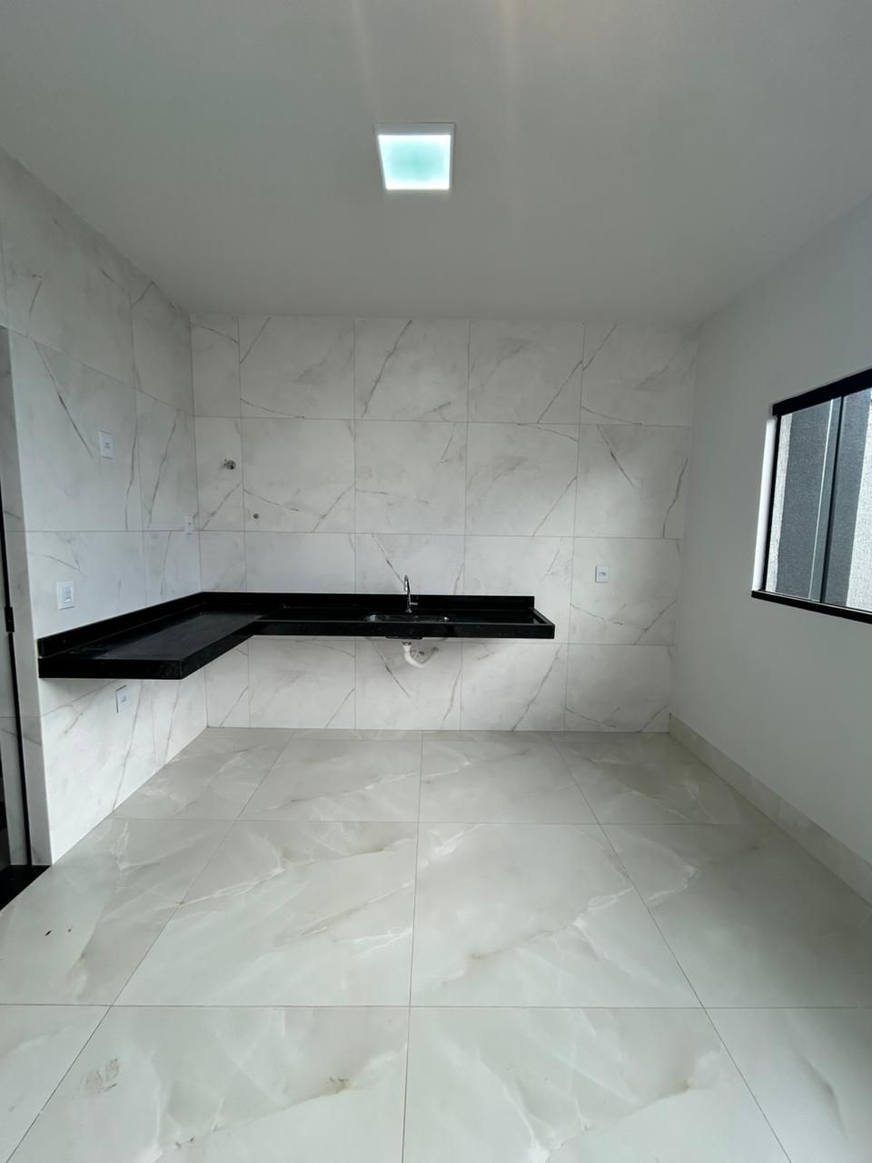 Linda casa 2 quartos no Residencial Itapuã