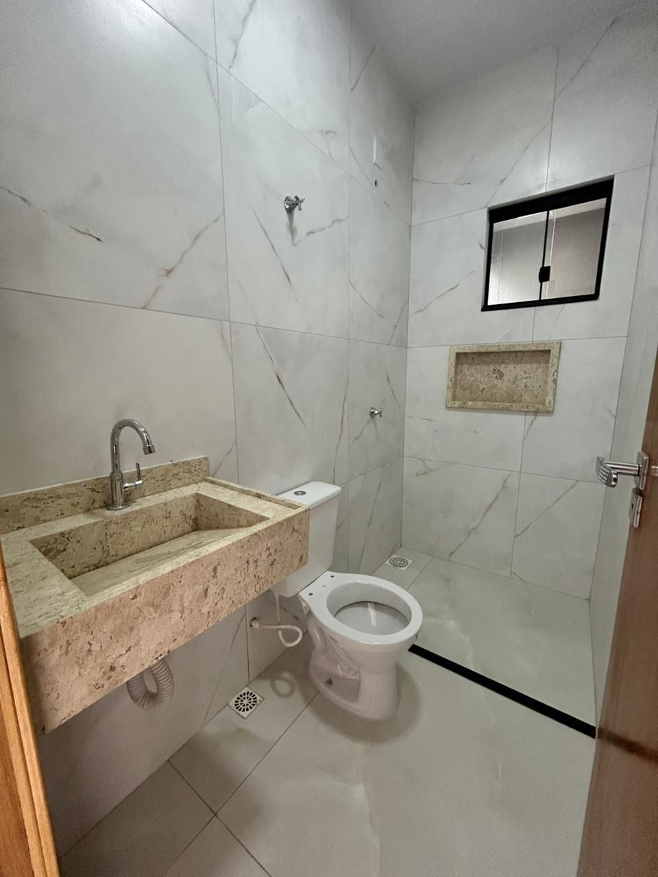 Linda casa 2 quartos no Residencial Itapuã