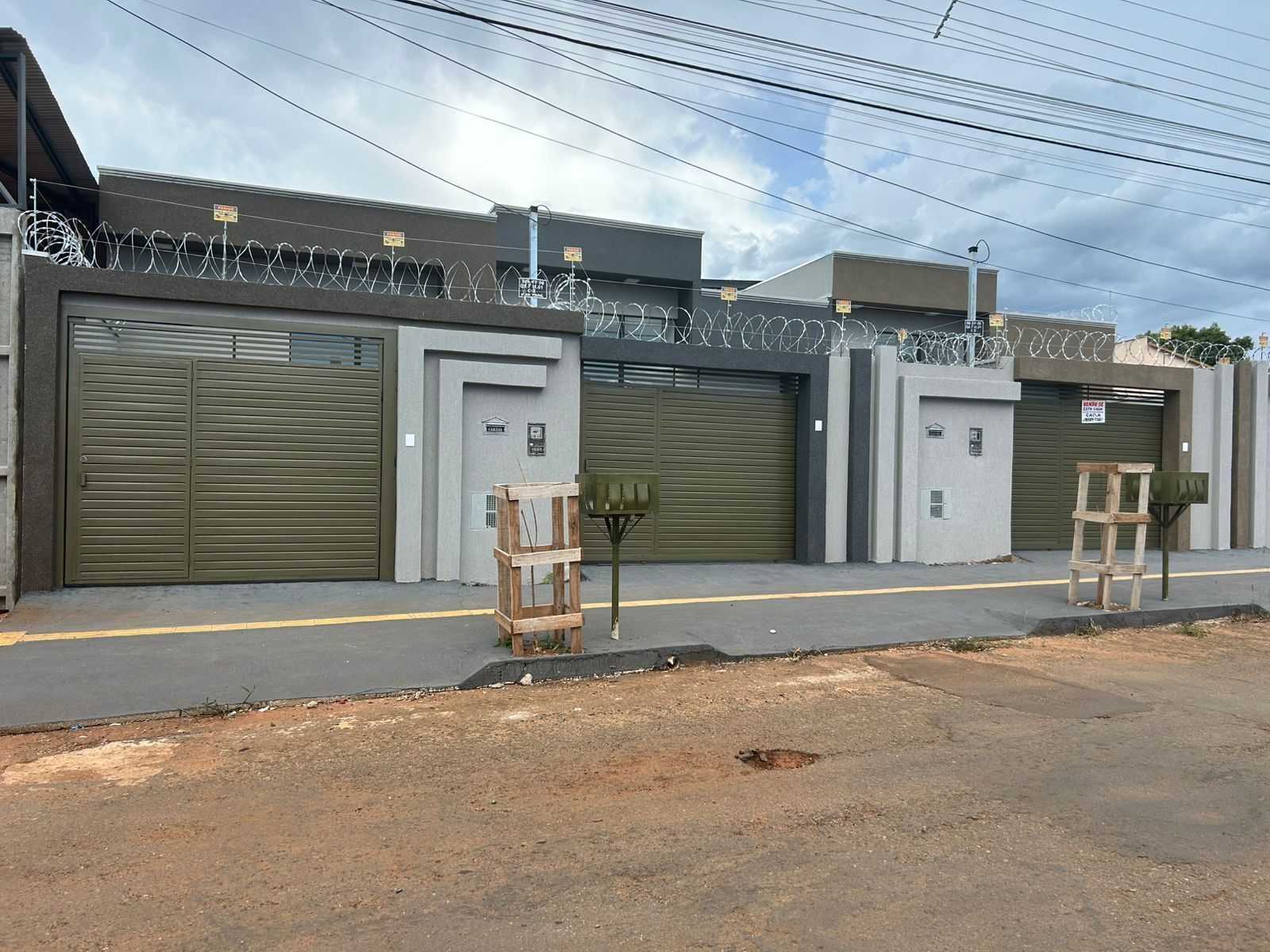 Linda casa 2 quartos no Residencial Itapuã