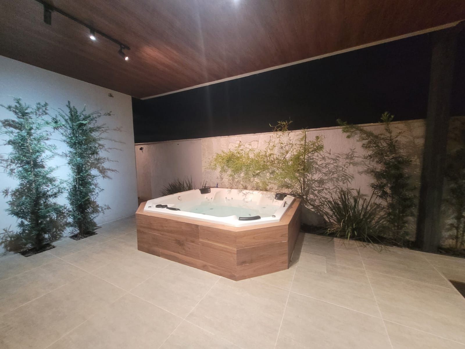 CASA Á VENDA NO JARDINS CAPRI - NA PARTE ALTA DO CONDOMÍNIO!