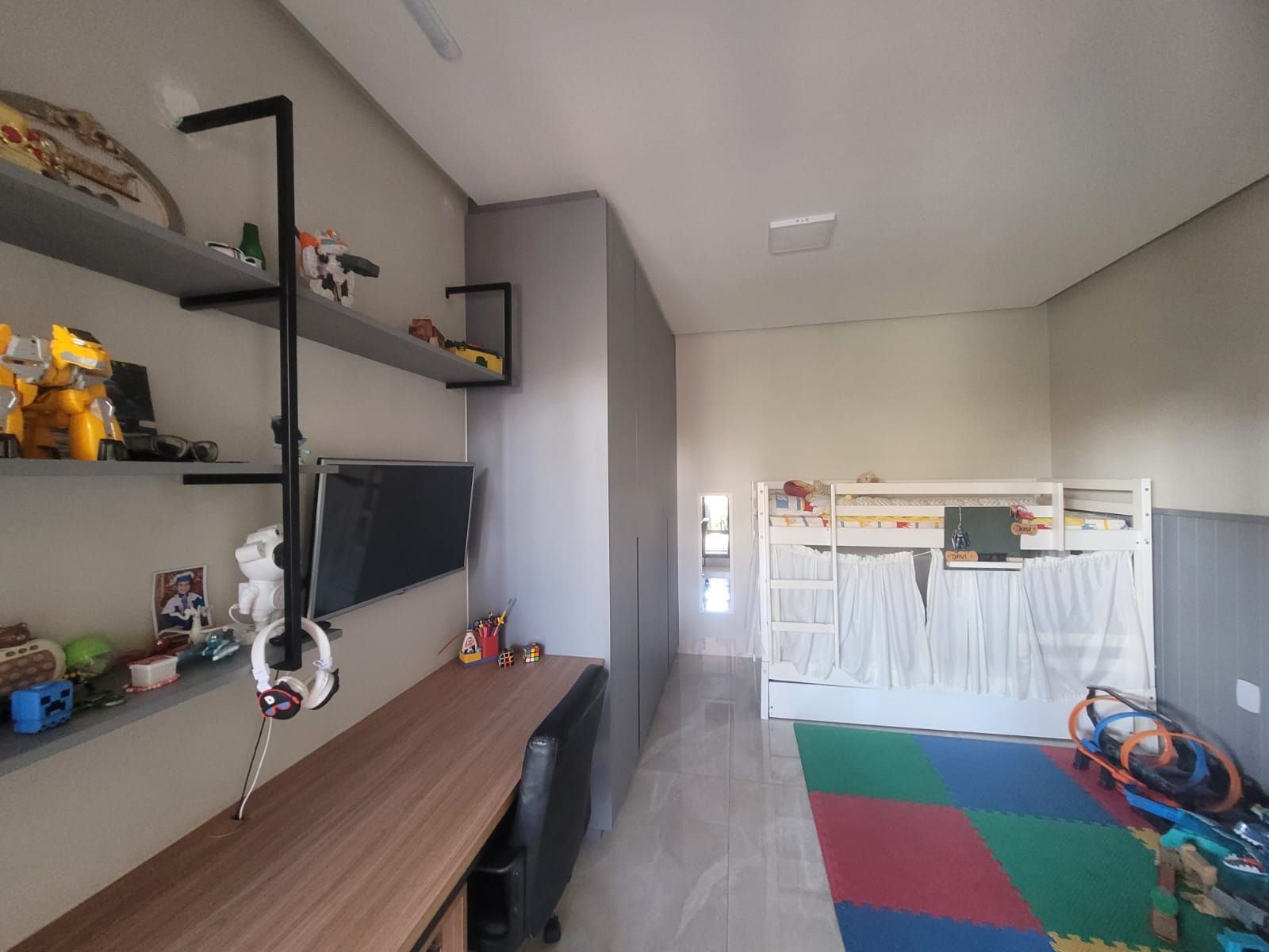 CASA Á VENDA NO JARDINS CAPRI - NA PARTE ALTA DO CONDOMÍNIO!