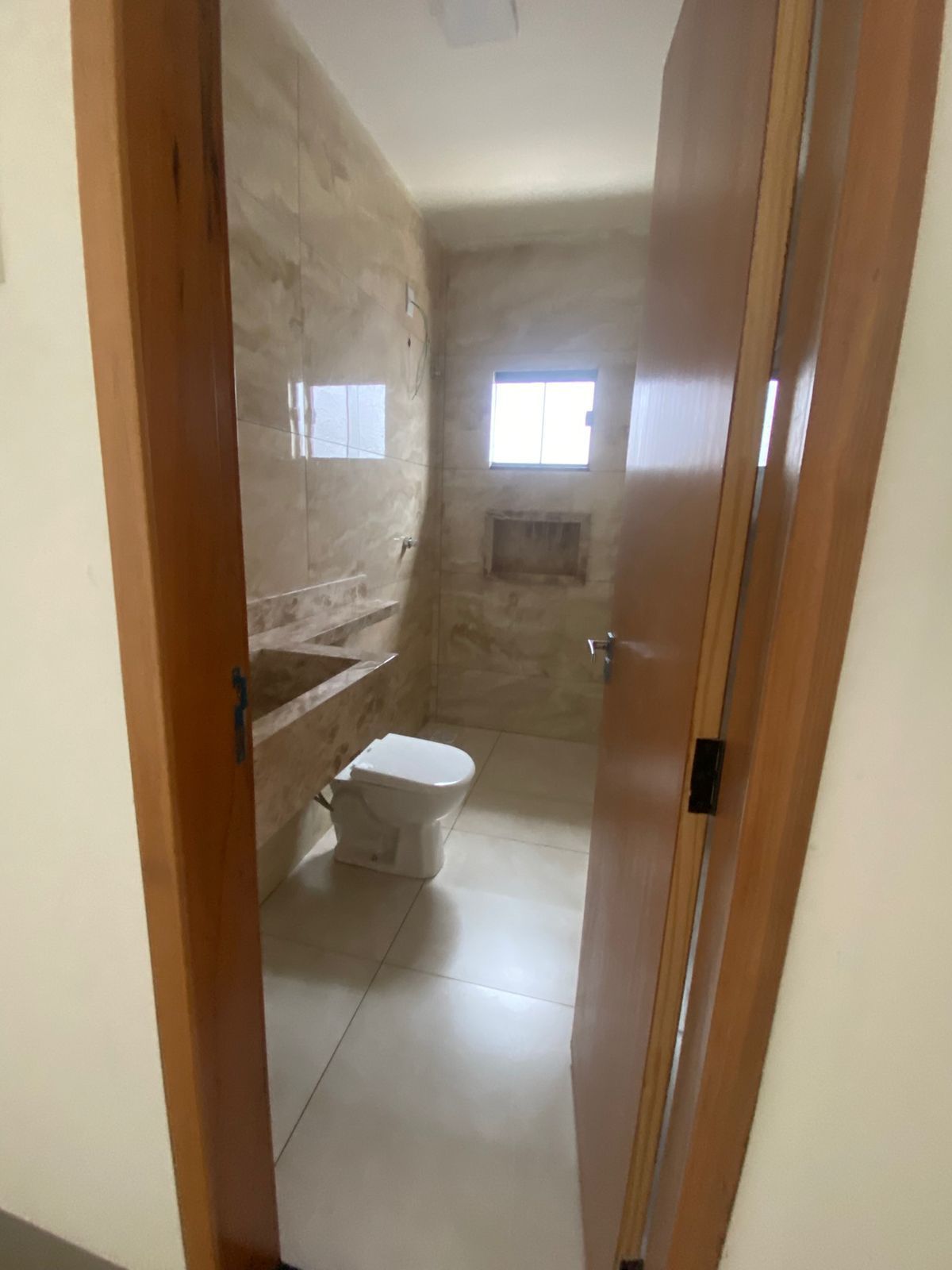 rea construída: 118,70 m² Área total do terreno: 180 m²  Descrição do imóvel: Imóvel composto por 3 dormitórios, sendo 1 suíte com pé-direito dup