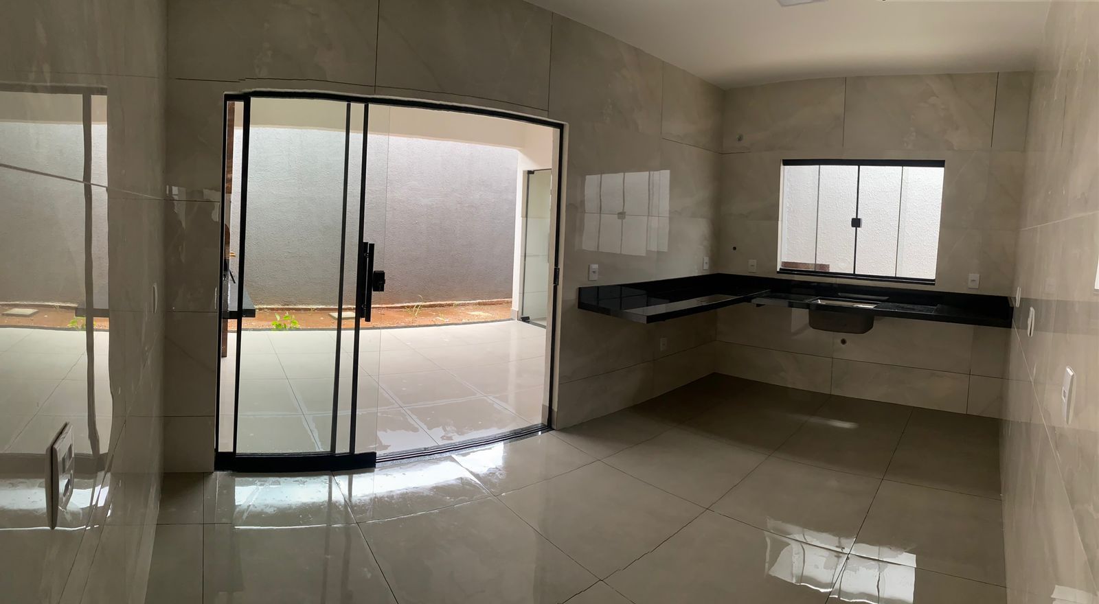 rea construída: 118,70 m² Área total do terreno: 180 m²  Descrição do imóvel: Imóvel composto por 3 dormitórios, sendo 1 suíte com pé-direito dup