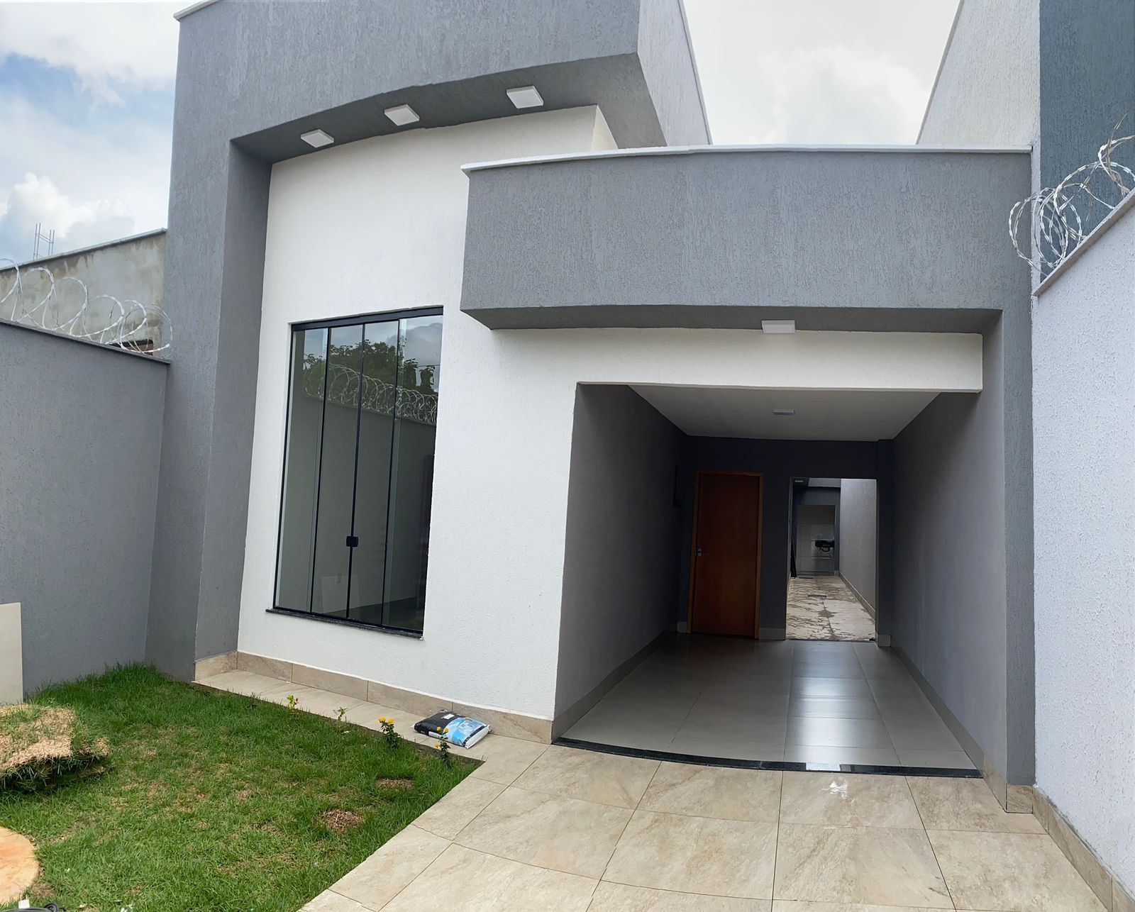 rea construída: 118,70 m² Área total do terreno: 180 m²  Descrição do imóvel: Imóvel composto por 3 dormitórios, sendo 1 suíte com pé-direito dup